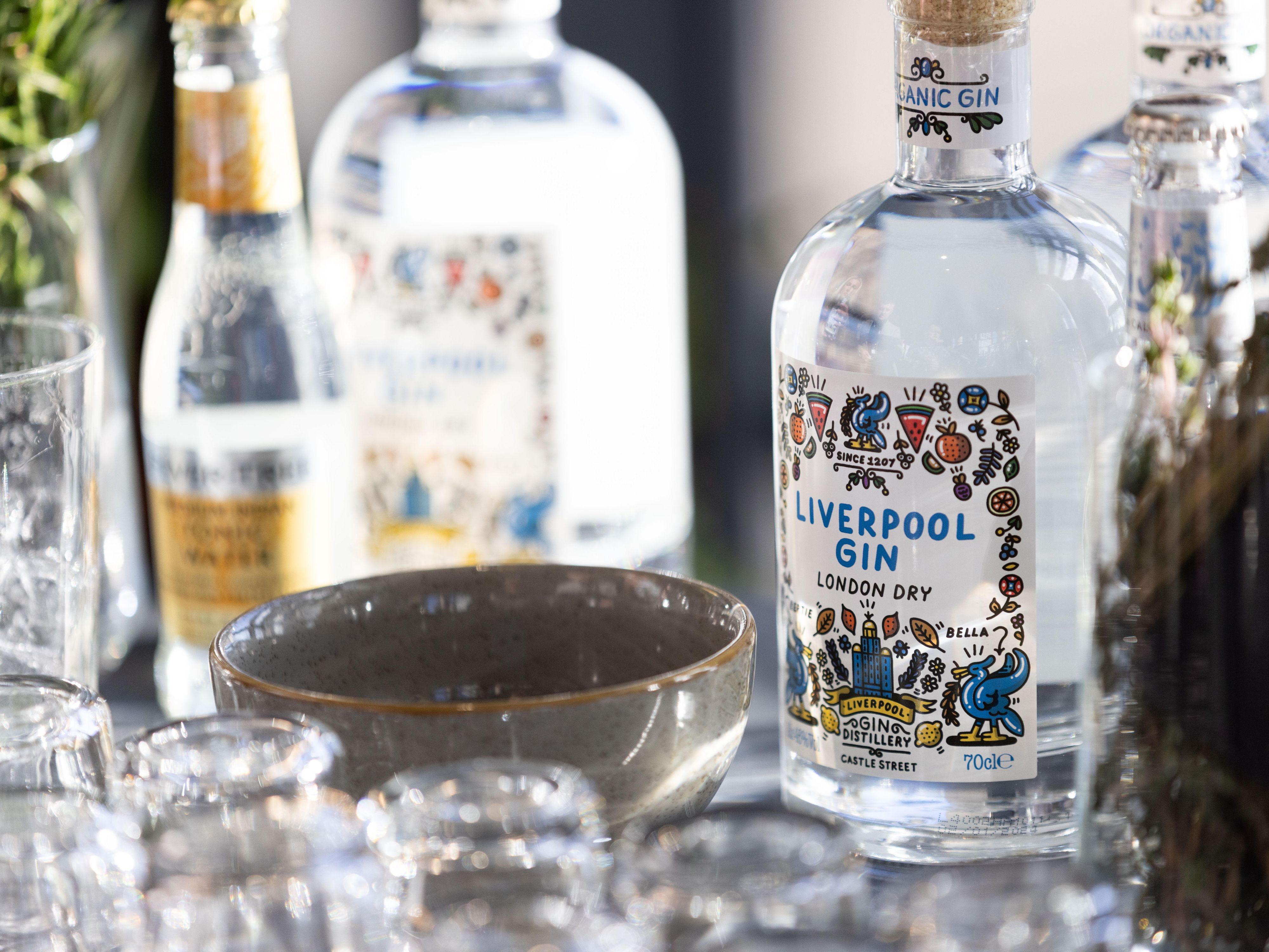 Join us every Monday from 6pm to 7pm and enjoy a taste of Liverpool. From Gin tasting to sampling our local culinary delights "scouse". Connect over food and drink and have some fun.