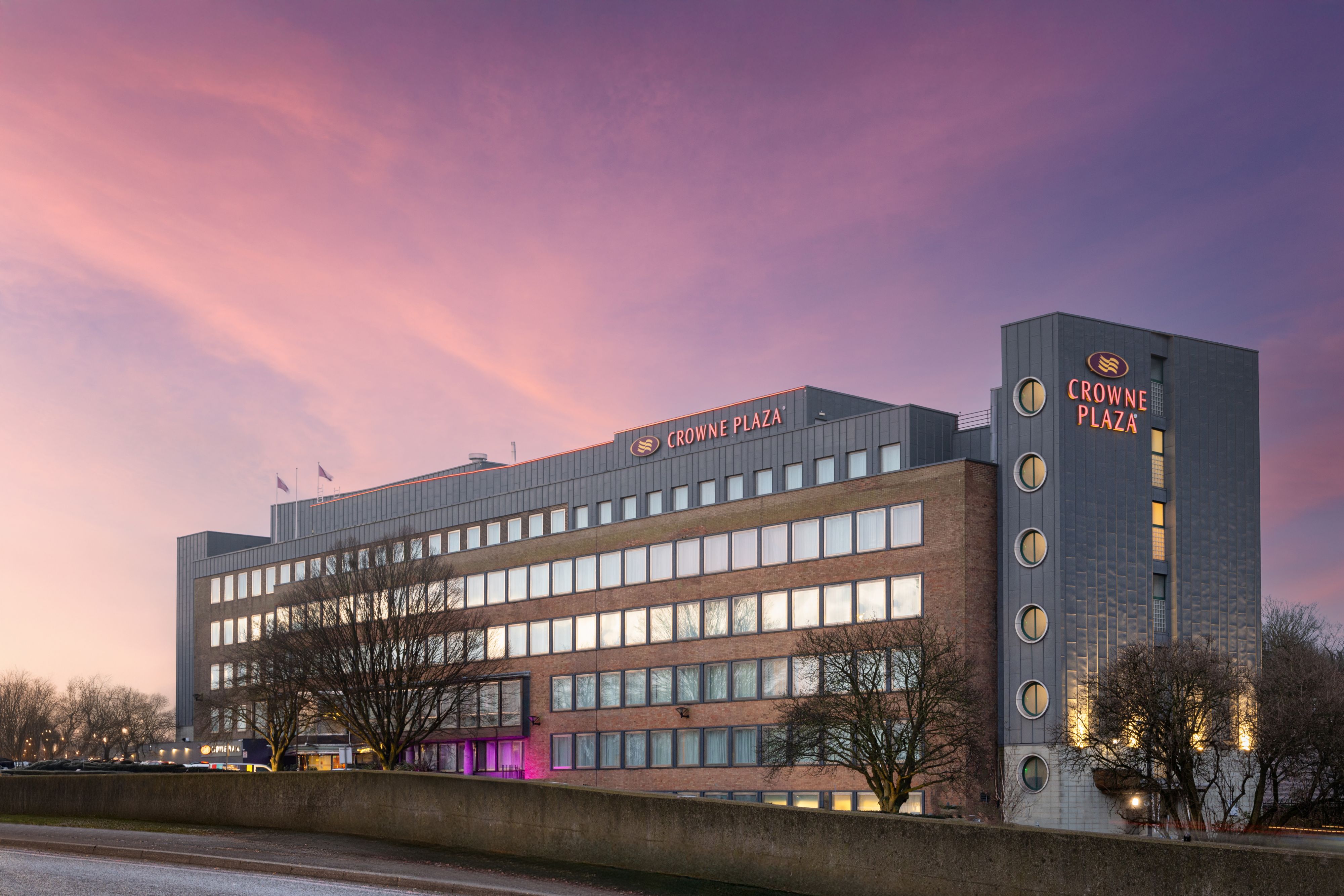 伦敦伊灵皇冠假日酒店