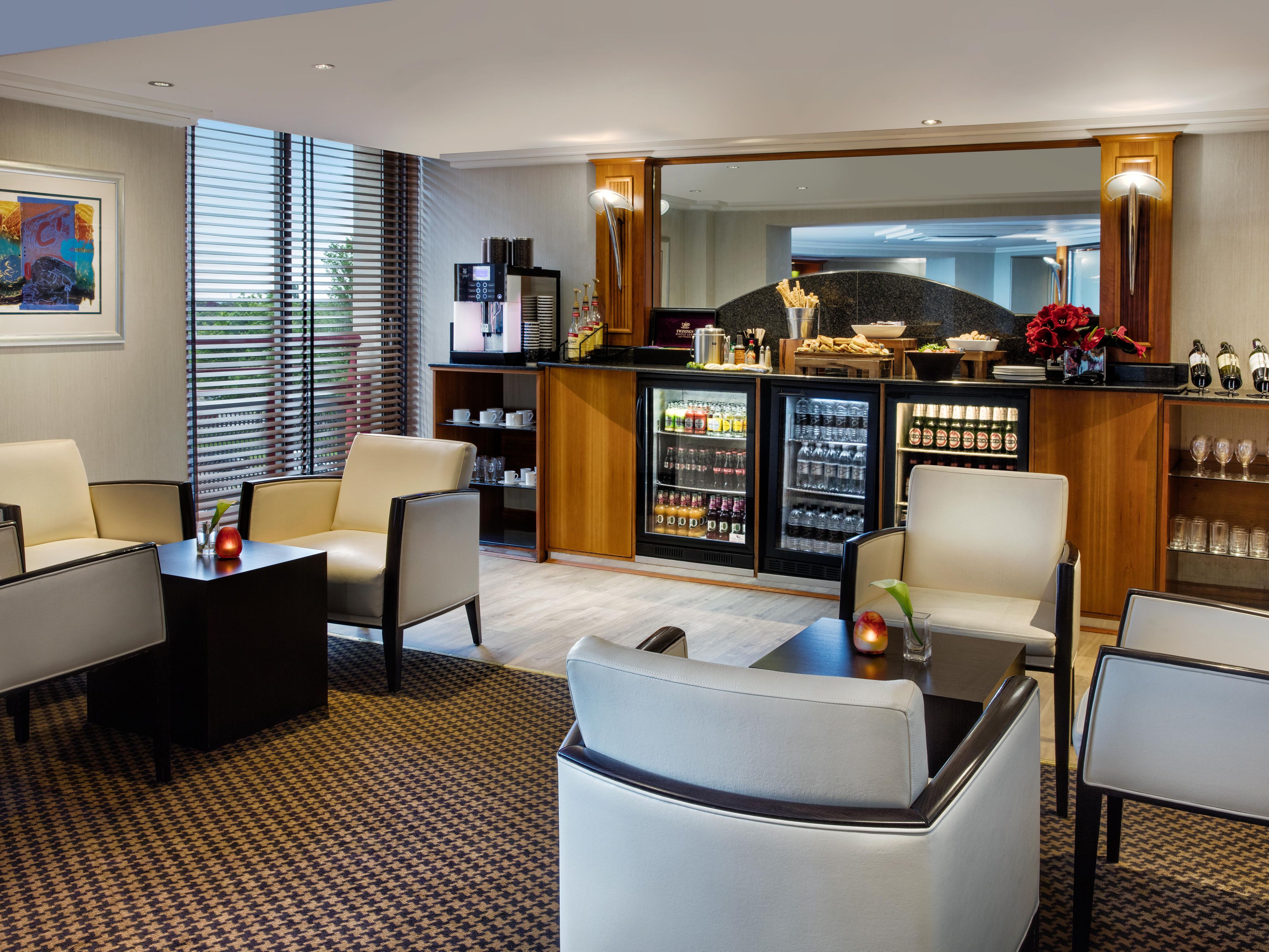 Book one of our Club Rooms and enjoy complimentary access to our Club Lounge offering continental breakfast, tea, coffee and soft drinks as well as evening canapes with a selection of beers, wines and spirits. 