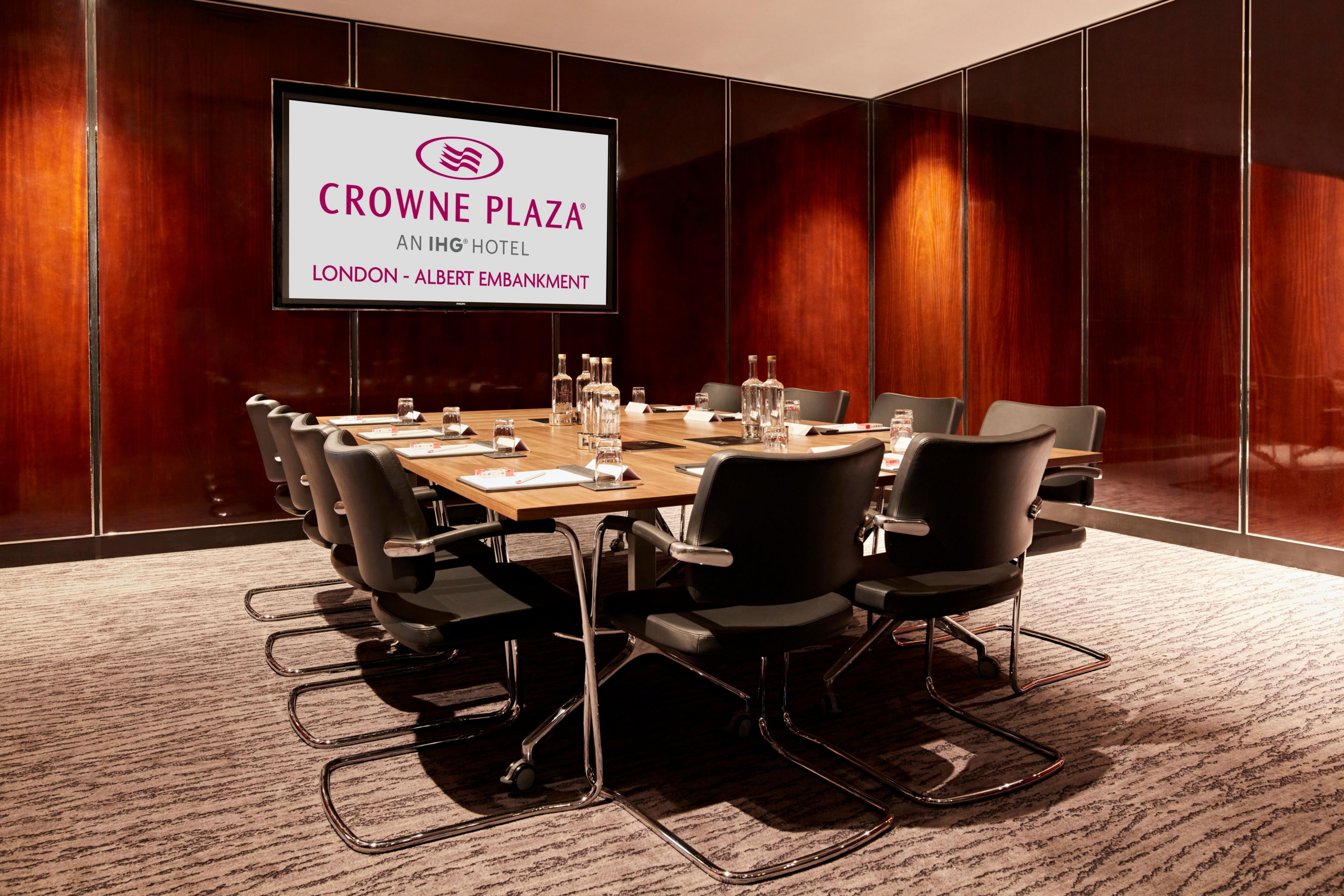 Meeting room 1 offers an 85&quot; Plasm screen with click share 