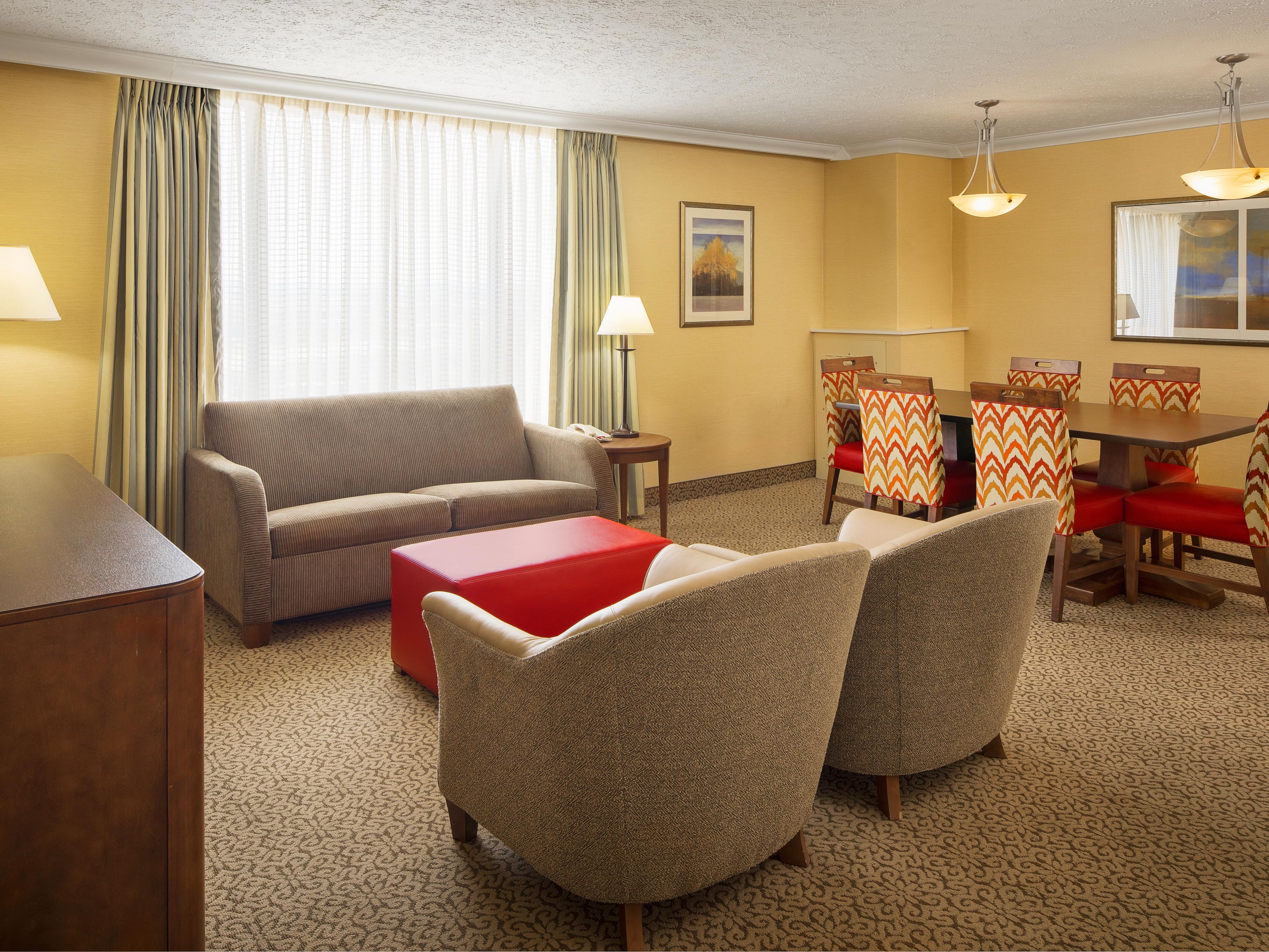 Choose from a variety of spacious one and two- bedroom suites for extra comfort and convenience during your stay. Whether you are hosting a hospitality event, need a separate room for small meetings or work space, or are looking for something special for that romantic getaway, Crowne Plaza Louisville Expo ctr. has a suite that will fit your needs.