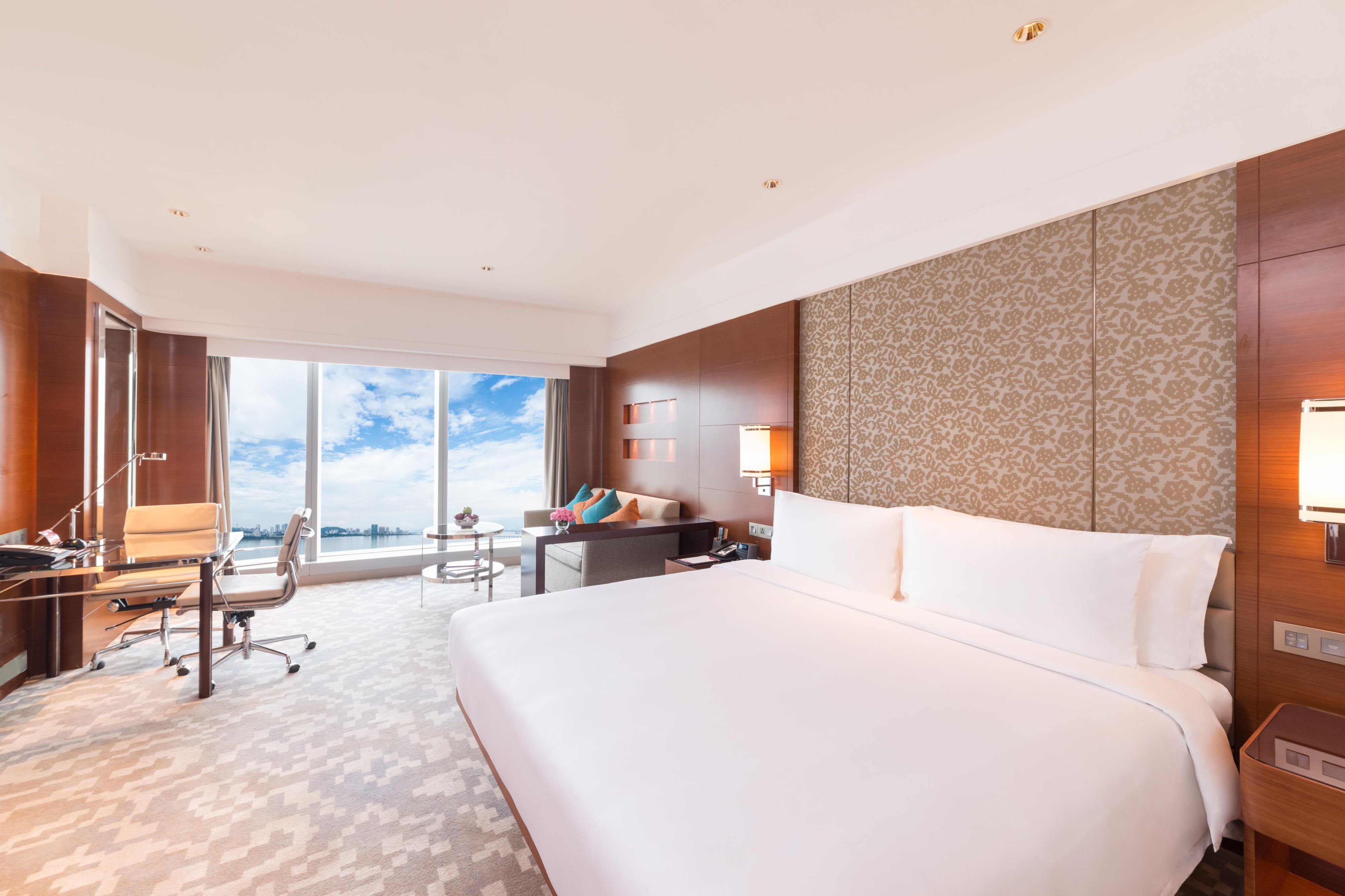 crowne plaza sea view room
