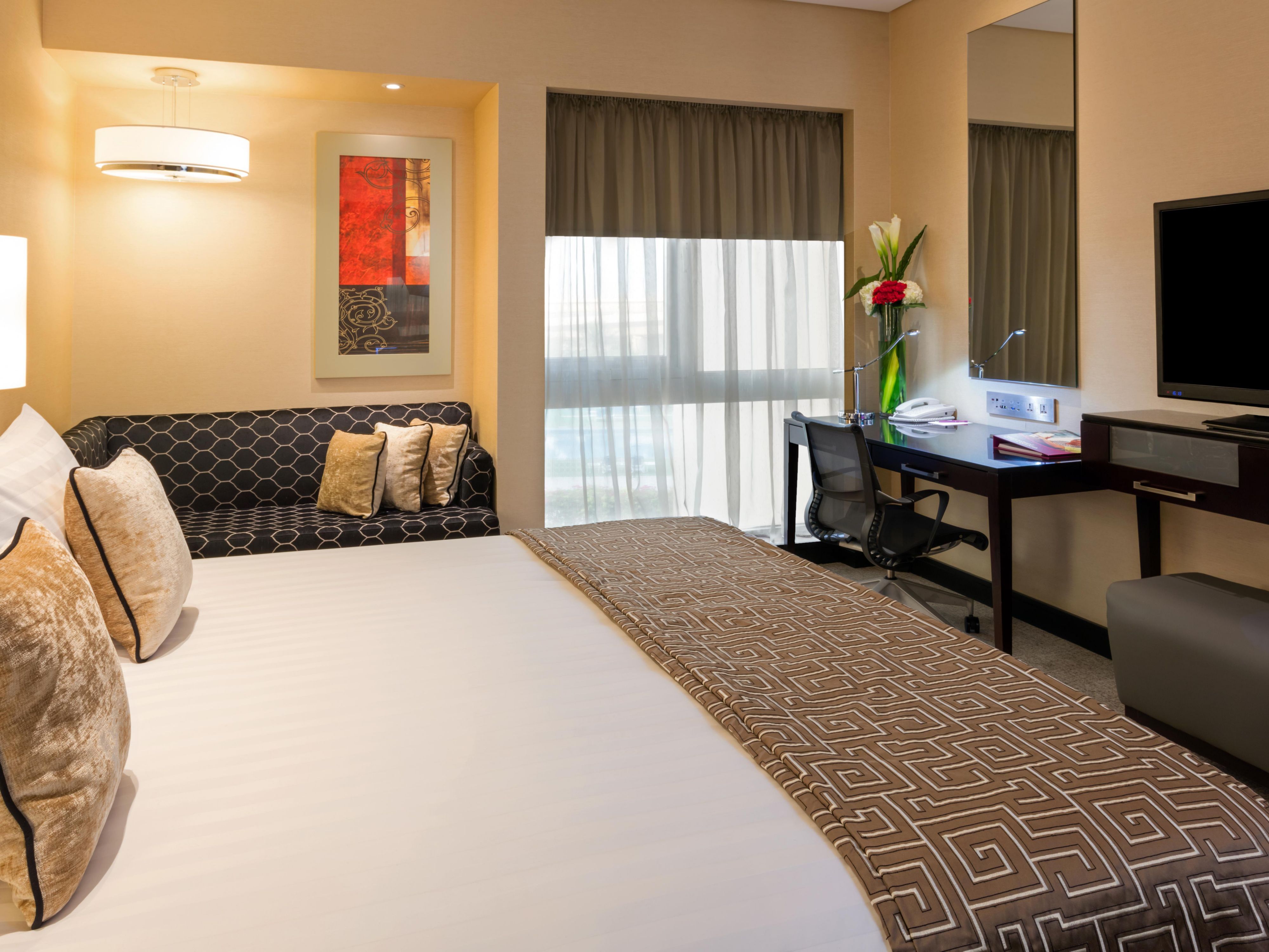 There’s nothing like enjoying in-room relaxation and a delicious breakfast in bed. Stay in the privacy and comfort of your room, enjoy every bite of your long-lasting breakfast in bed that includes both Arabic breakfast or an International one, late lunch or candlelit dinner at your own pace. Available 24 hours a day