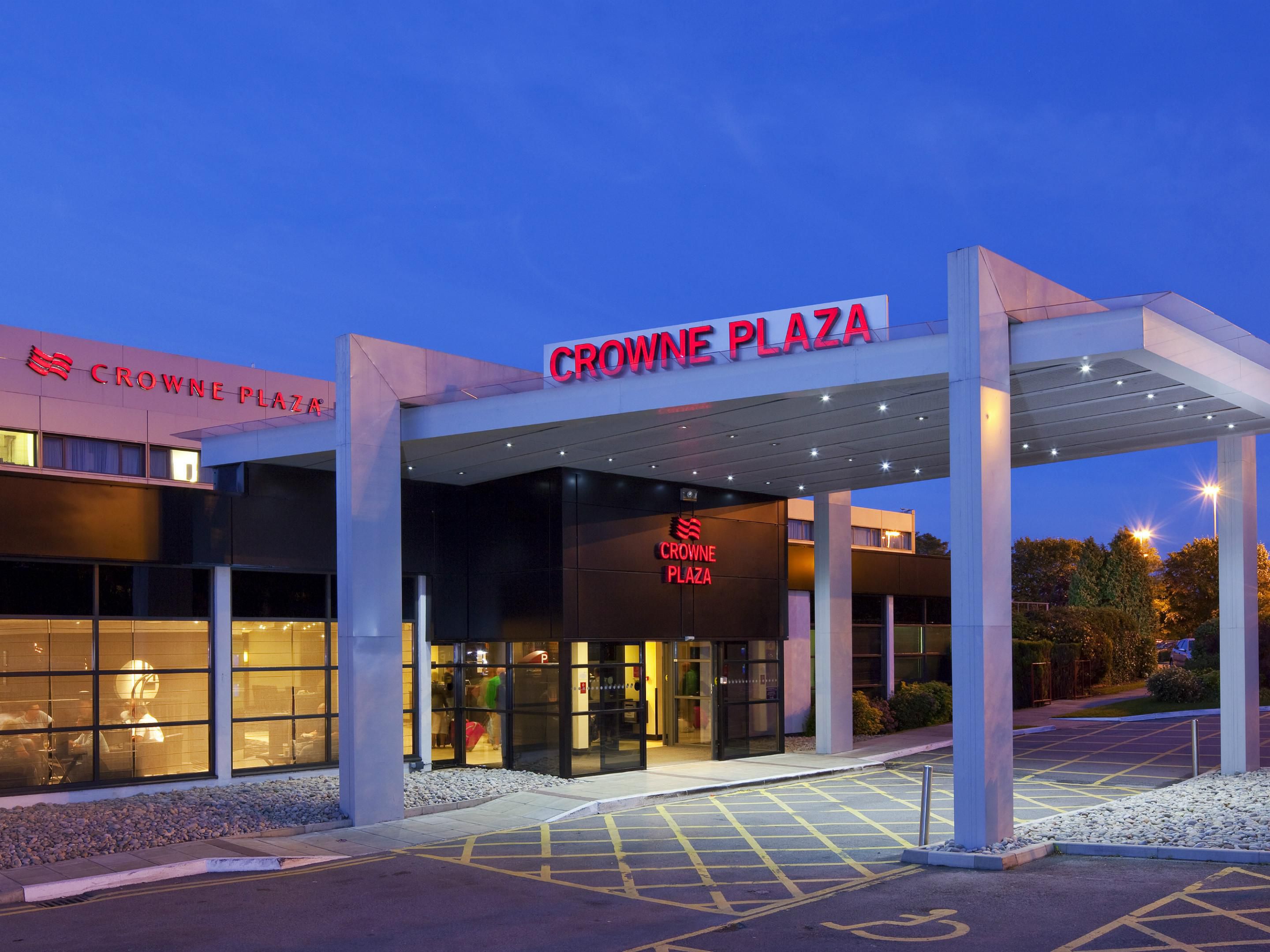 Experience the ultimate convenience with the Park, Stay, and Go offer at our Manchester hotel. With 320 secure parking spaces available for just £20 per day, you can easily park your car and enjoy a comfortable stay before heading to your next destination. Enjoy a stress-free journey knowing your vehicle is safe and nearby.