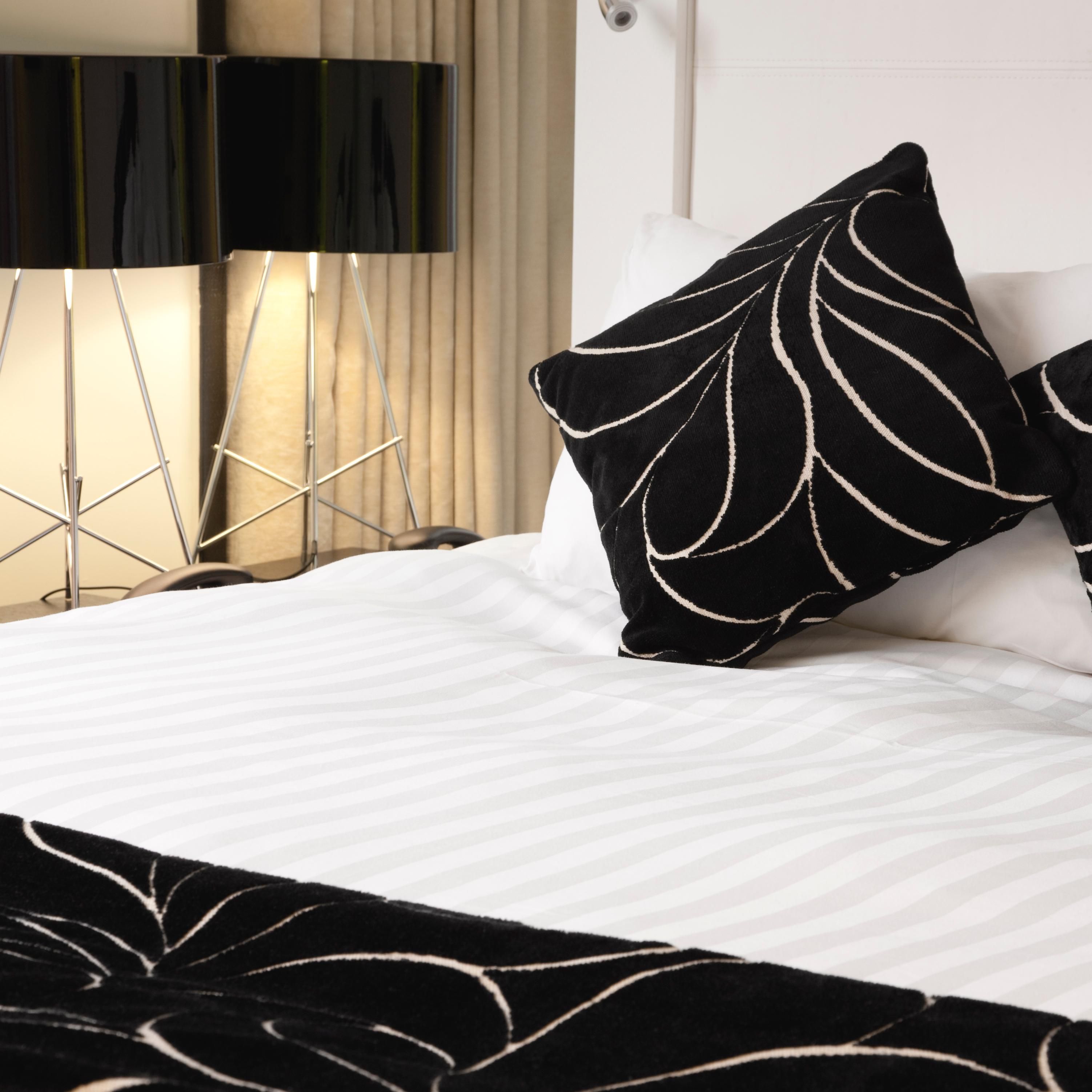 Discover the Crowne Plaza Sleep Advantage® with luxury bedding