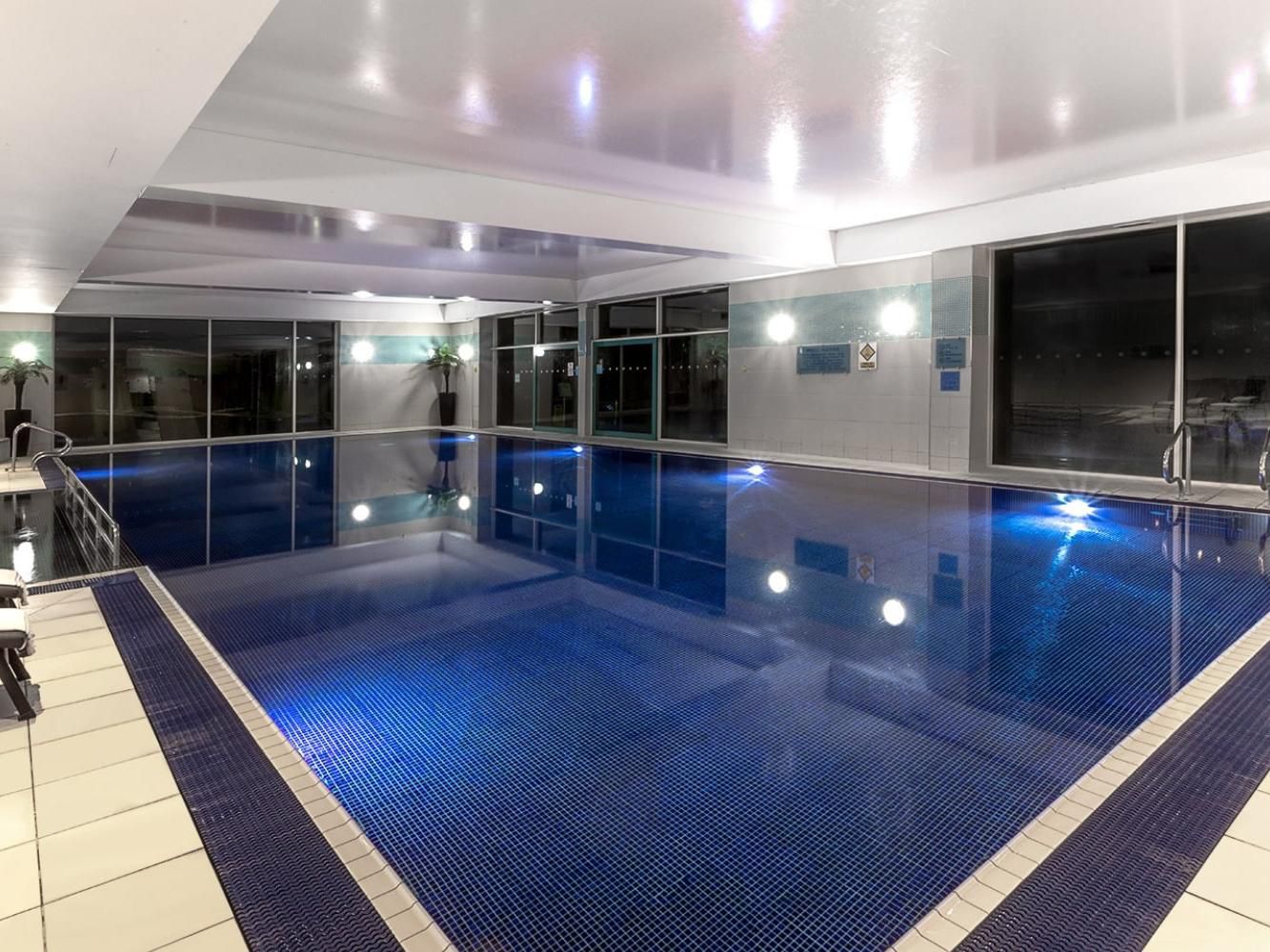 Quad Club is the ideal health & Fitness Centre in which to unwind & relax. With its deep-blue 18m mosaic-tiled indoor swimming pool, indoor hot tub, sauna & steam room, aerobics studio, Life Fitness gym. The club offers 4 x beauty treatment rooms.