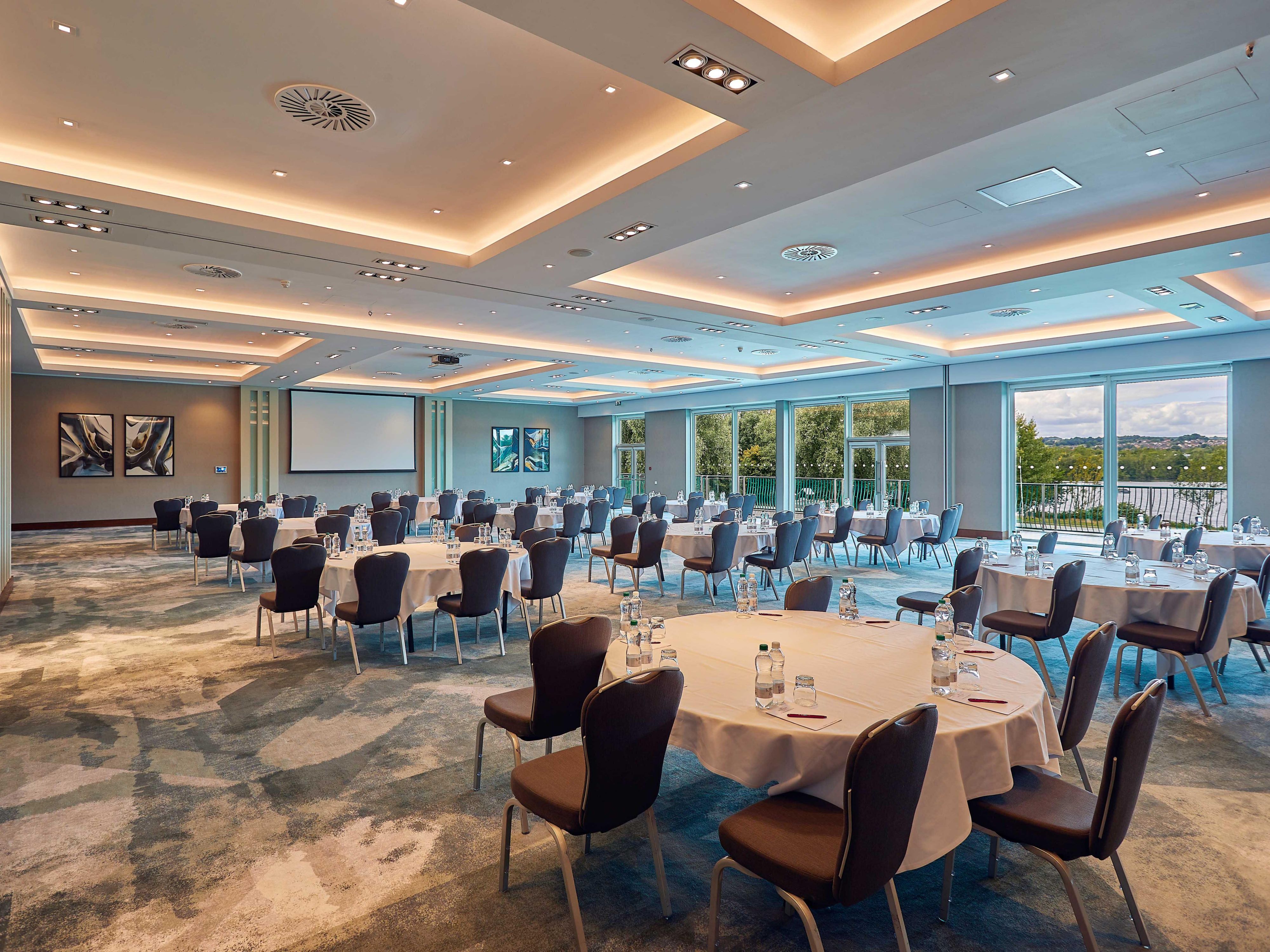 Crowne Plaza Marlow offers unique facilities ideal for corporate entertaining, meetings for up to 450 delegates and team building. Our purpose built conference suite incorporates eight highly modern meeting rooms with exclusive break out areas.