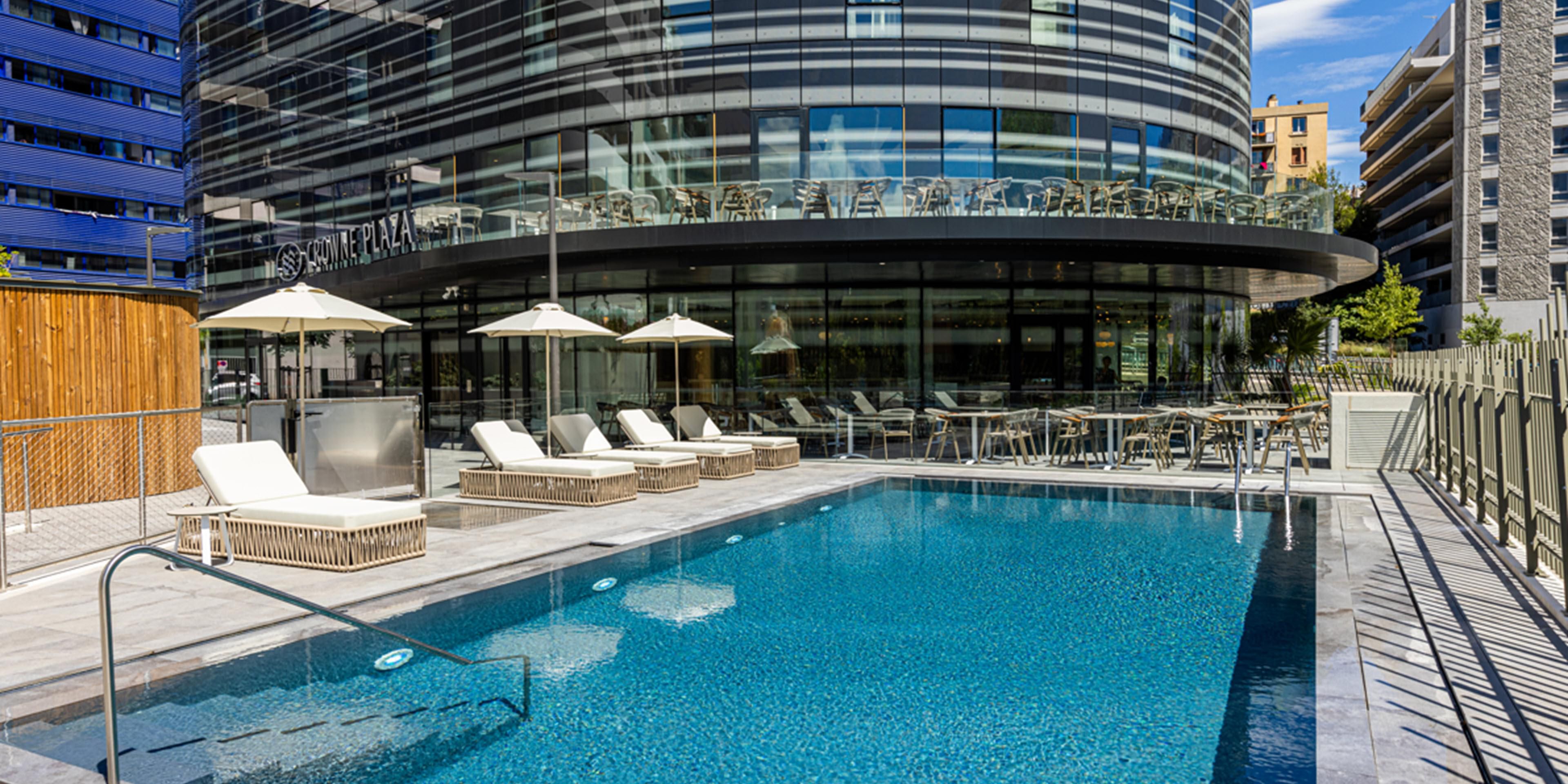 $hotelInfo.mediaDetails.welcomePhotos.primaryPhoto.caption}