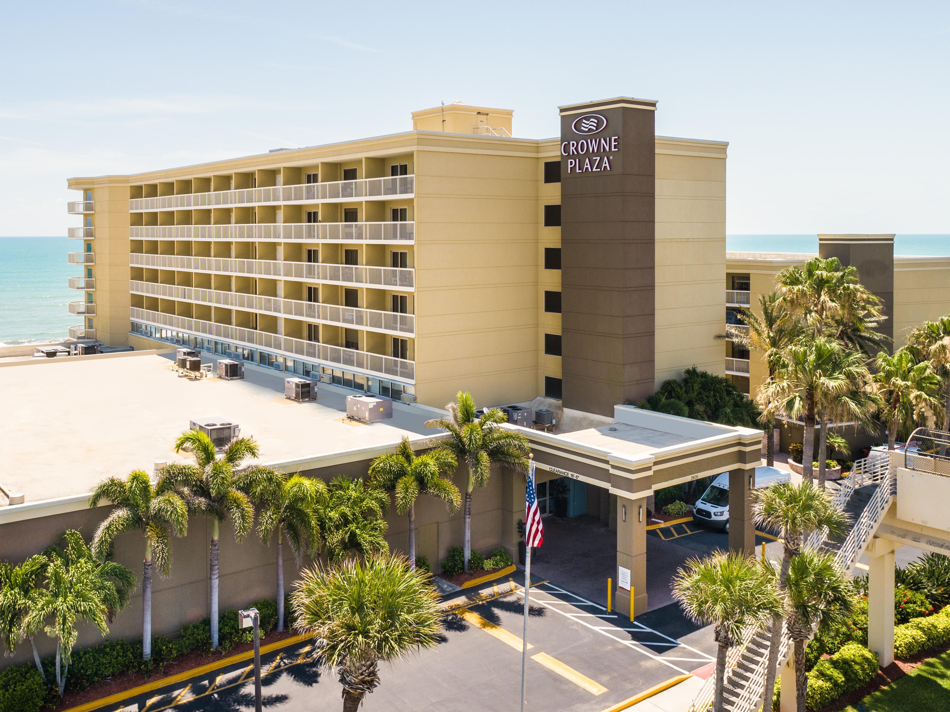 Guests can use our Melbourne Beach oceanfront hotel's complimentary shuttle to get around easily. Our local hotel shuttle operates daily from 8:00 a.m. until 9 p.m., taking guests wherever they want to go within a three-mile radius of the hotel. Our hotel also offers a free hotel airport shuttle to and from Orlando Melbourne International Airport.
