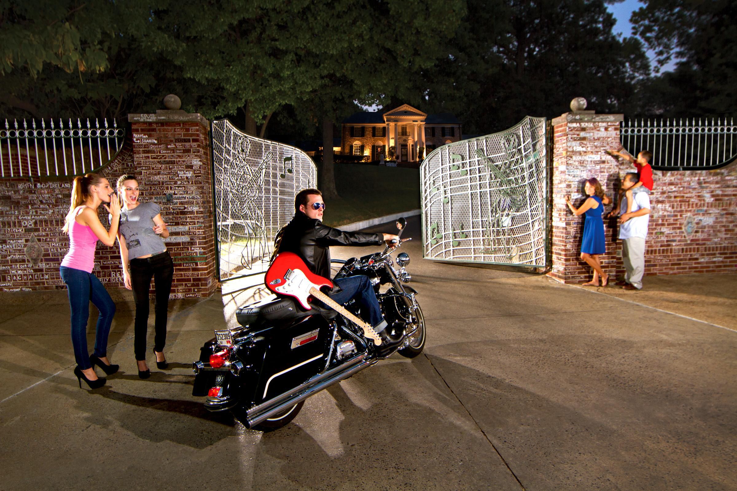 Fans at the Gates of Graceland