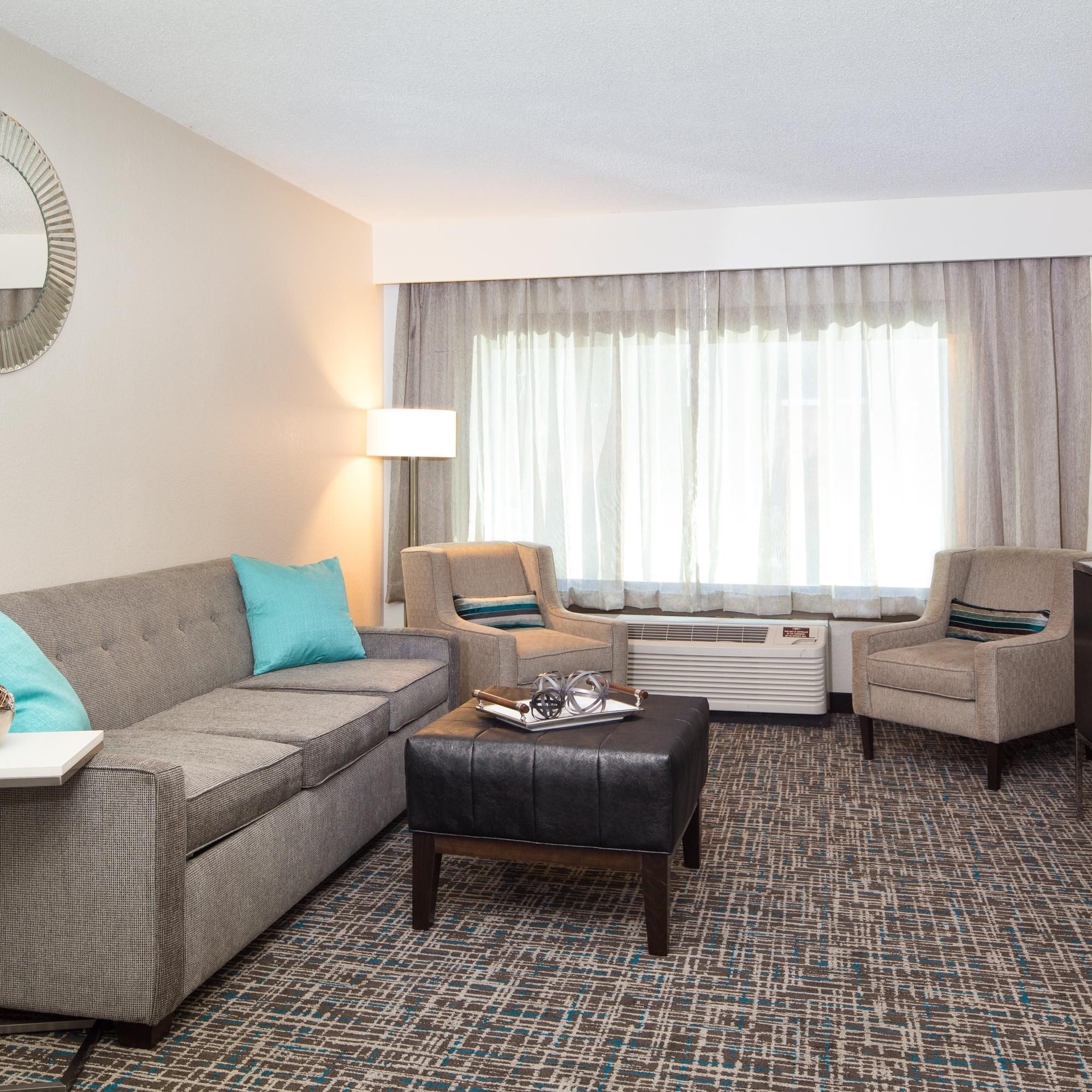 Downtown Memphis Hotel near Memphis Zoo | Crowne Plaza Memphis Downtown