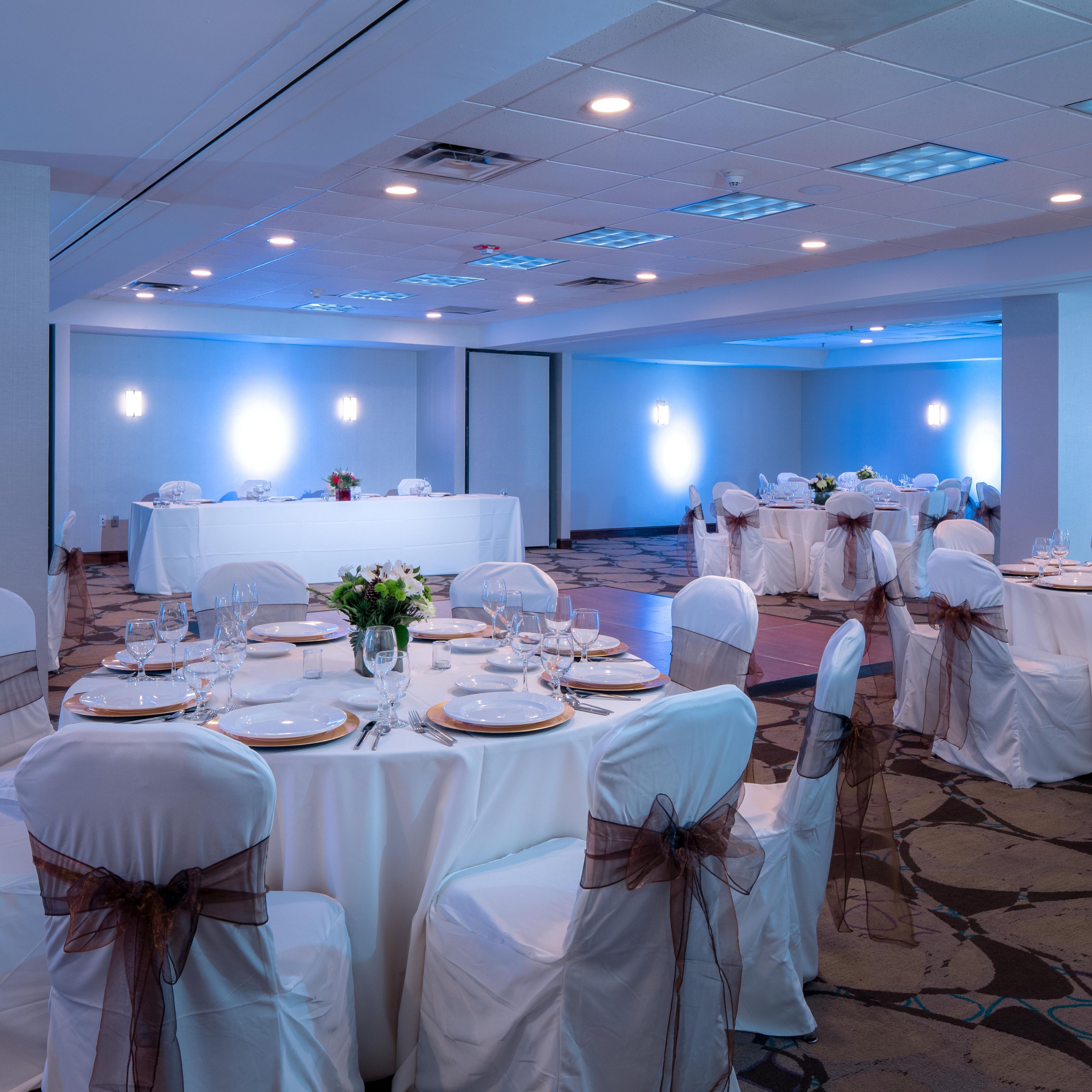 Hold the Memphis wedding of your dreams at our downtown hotel.
