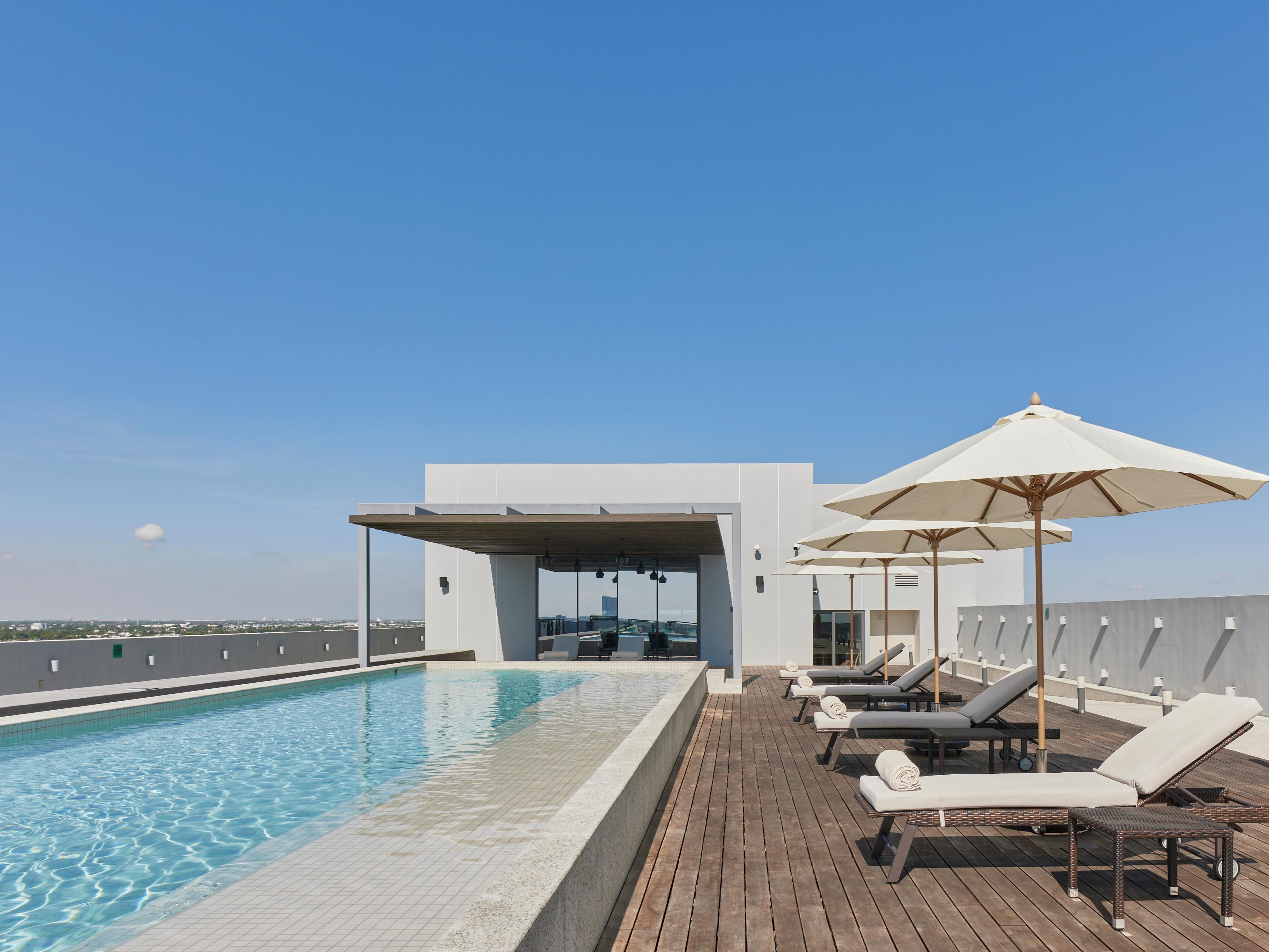 Soak up the Yucatán sun at our rooftop sun deck pool. Lounge by the water, take a refreshing swim, or enjoy a cocktail while admiring panoramic city views. The perfect spot to unwind and recharge in Mérida.