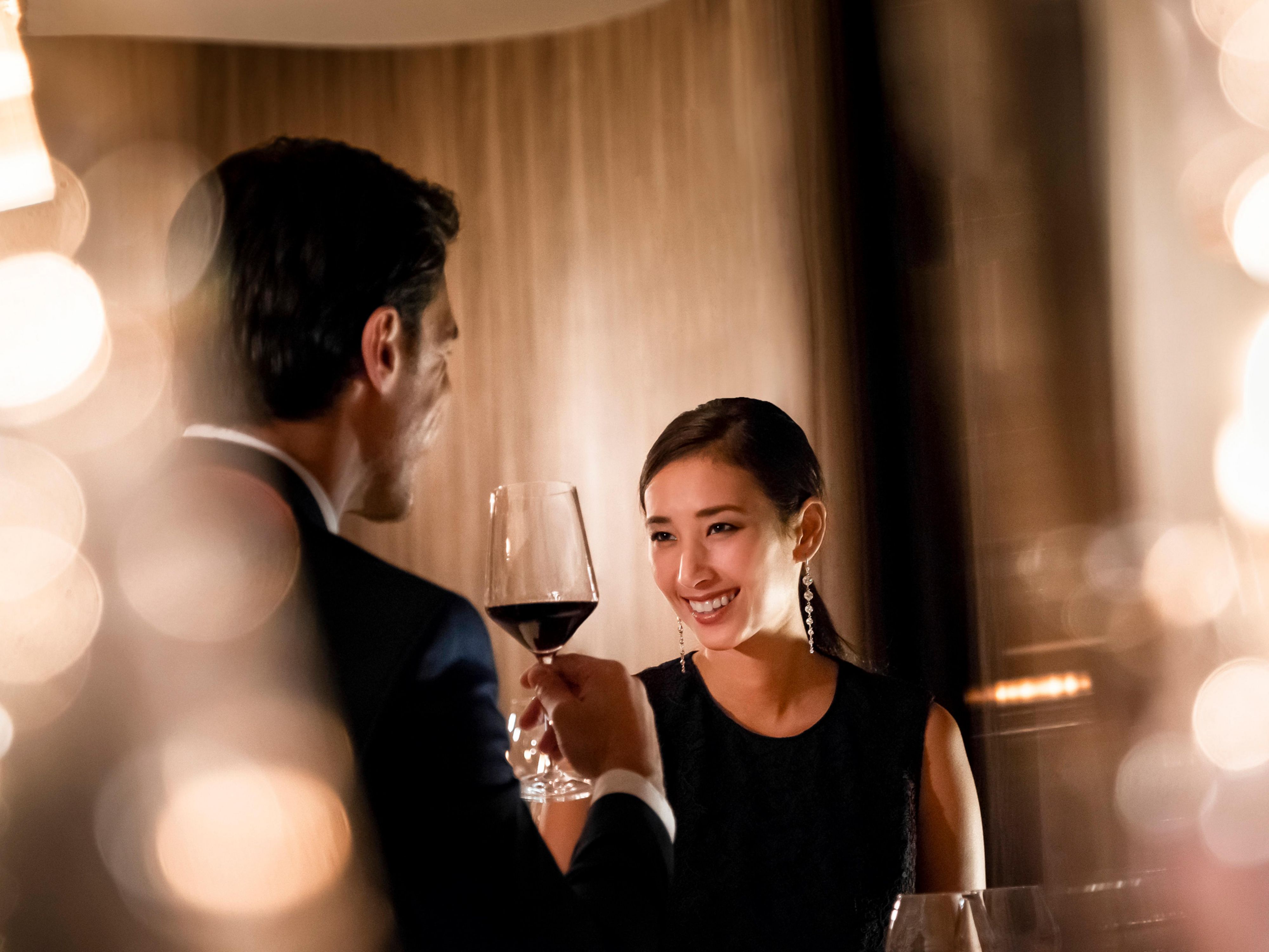 メリダで最も高級な住宅と商業地区の中心部にご滞在ください。モンテホ通りからすぐのロケーションは、ビジネスでもレジャーでも、利便性、文化、洗練を兼ね備えています。