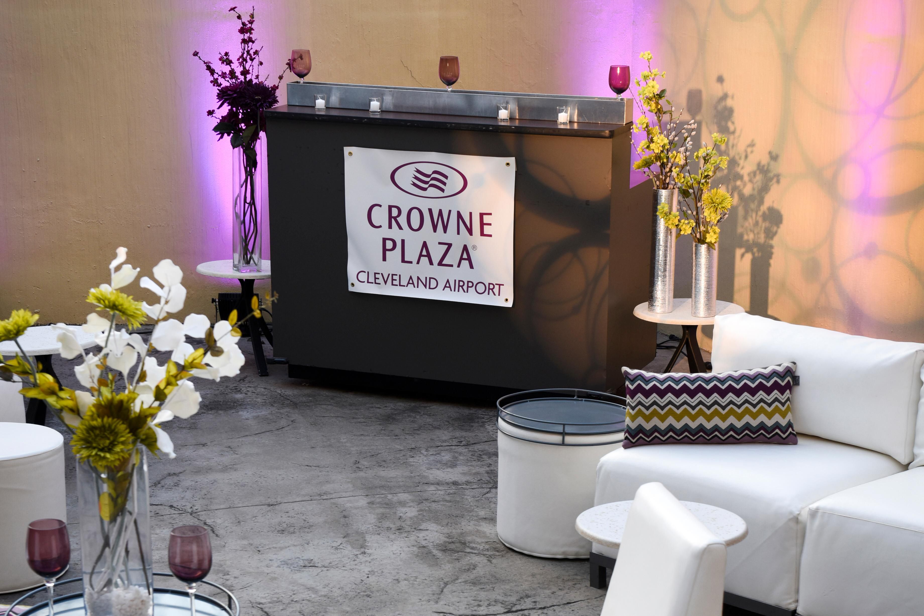 Outdoor Reception at Crowne Plaza Cleveland Airport