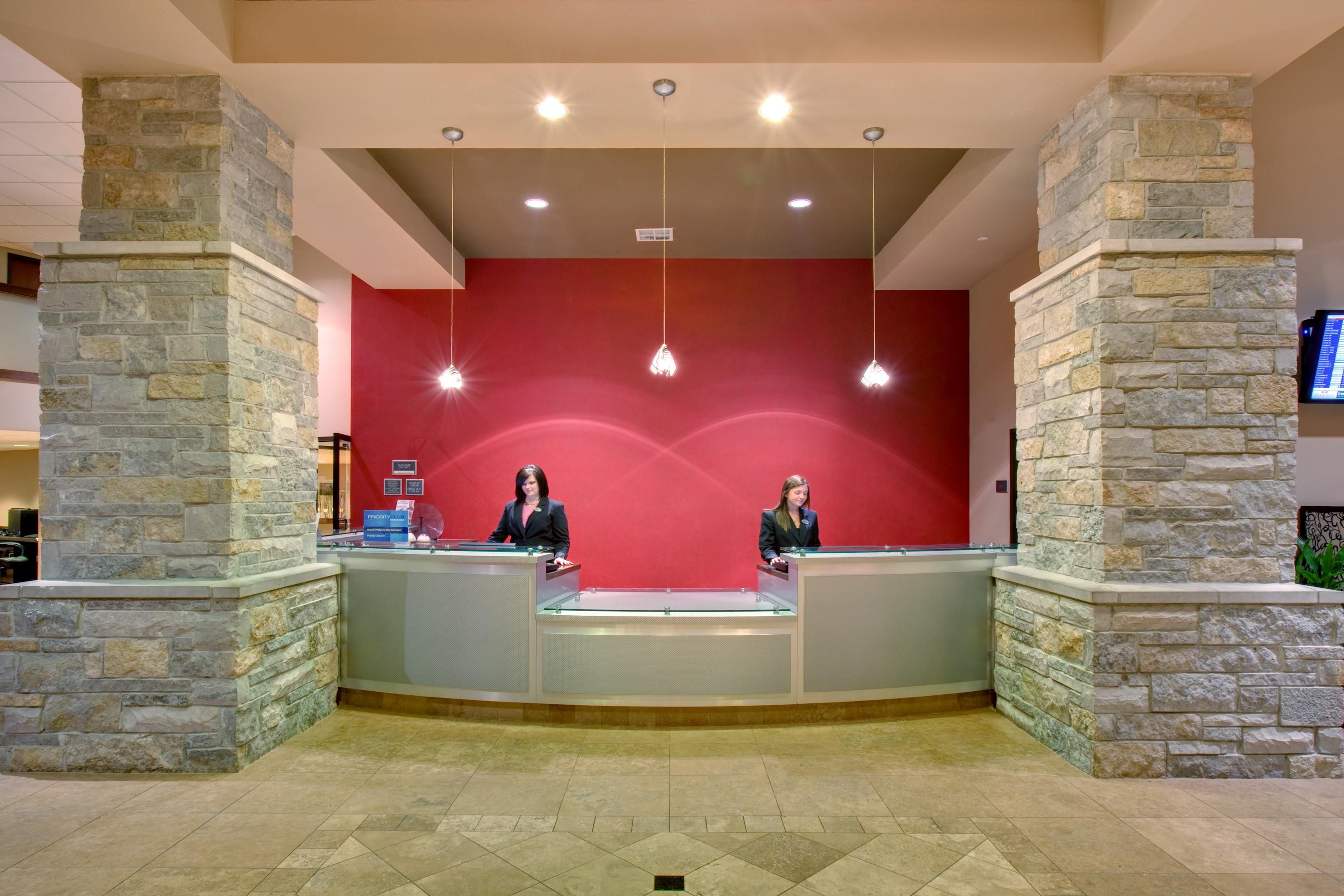 Crowne Plaza Milwaukee Airport Hotel Front Desk