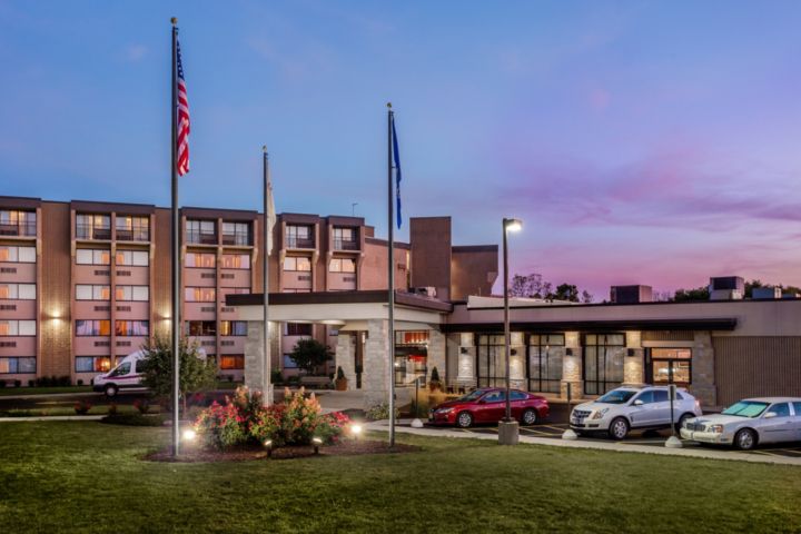 Crowne Plaza Milwaukee South