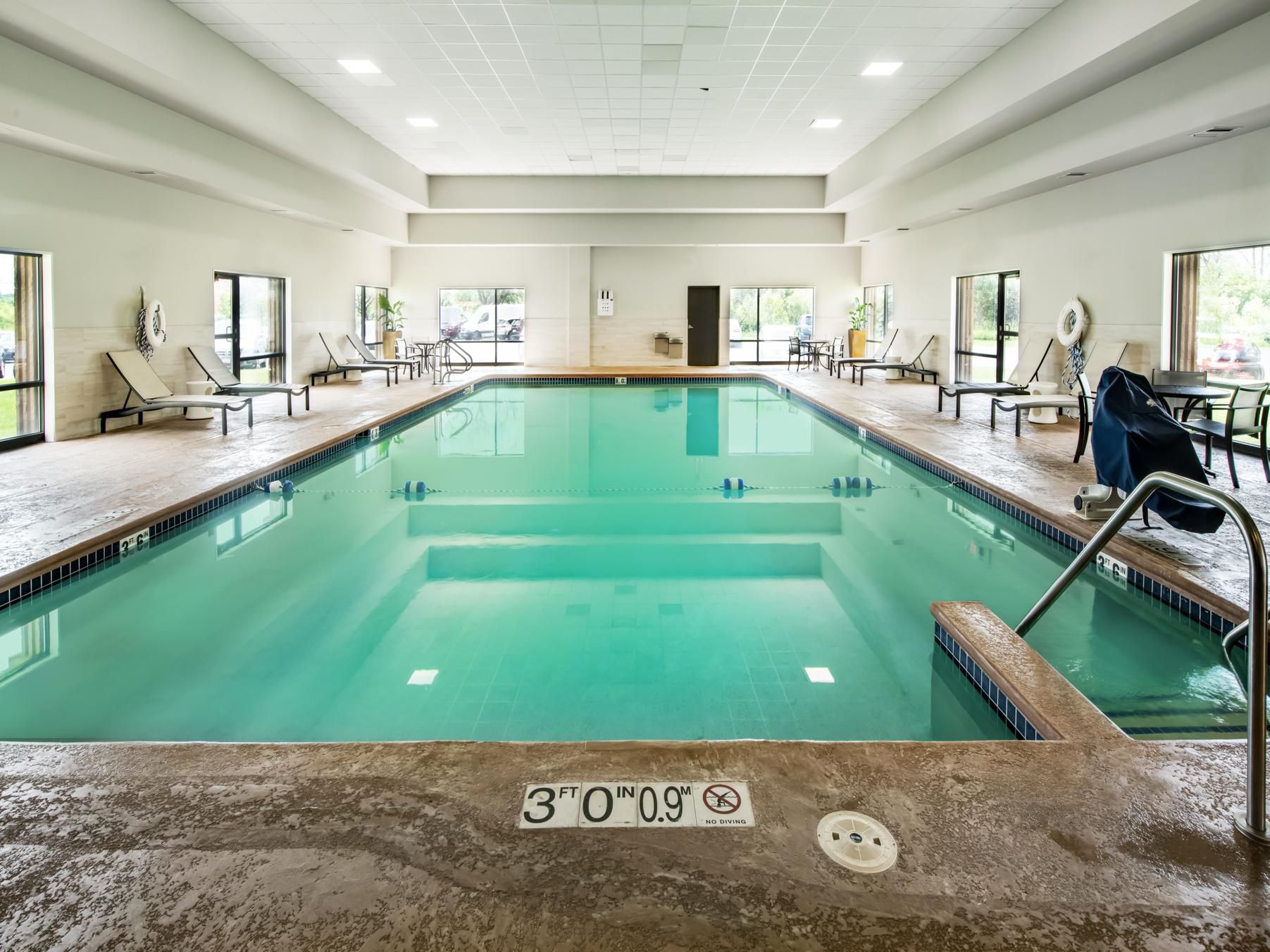  회의 및 이벤트, 가족 여행 등 어떤 목적으로 방문하시든 크라운플라자 Milwaukee South가 도와드립니다. 무료 주차, 무료 공항 셔틀, 스타벅스 카페, 실내 온수 수영장, 24시간 피트니스 센터, 유연한 이벤트 공간 등 밀워키 근처의 친 애완동물 호텔 객실을 즐겨보세요.