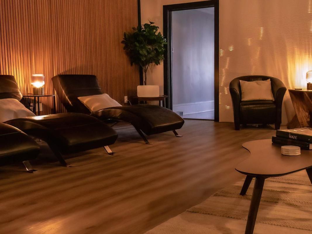 A solo unos pasos de nuestro hotel, Nakai Spa es su escapada personal para relajarse y recargar energías. ¿Buscas un masaje relajante? ¿Un tratamiento facial rejuvenecedor? ¿O simplemente un momento de paz? ¡Su amable equipo puede hacer que esto suceda! Es el lugar ideal para relajarse y recargar energías durante su visita al centro de Moncton.