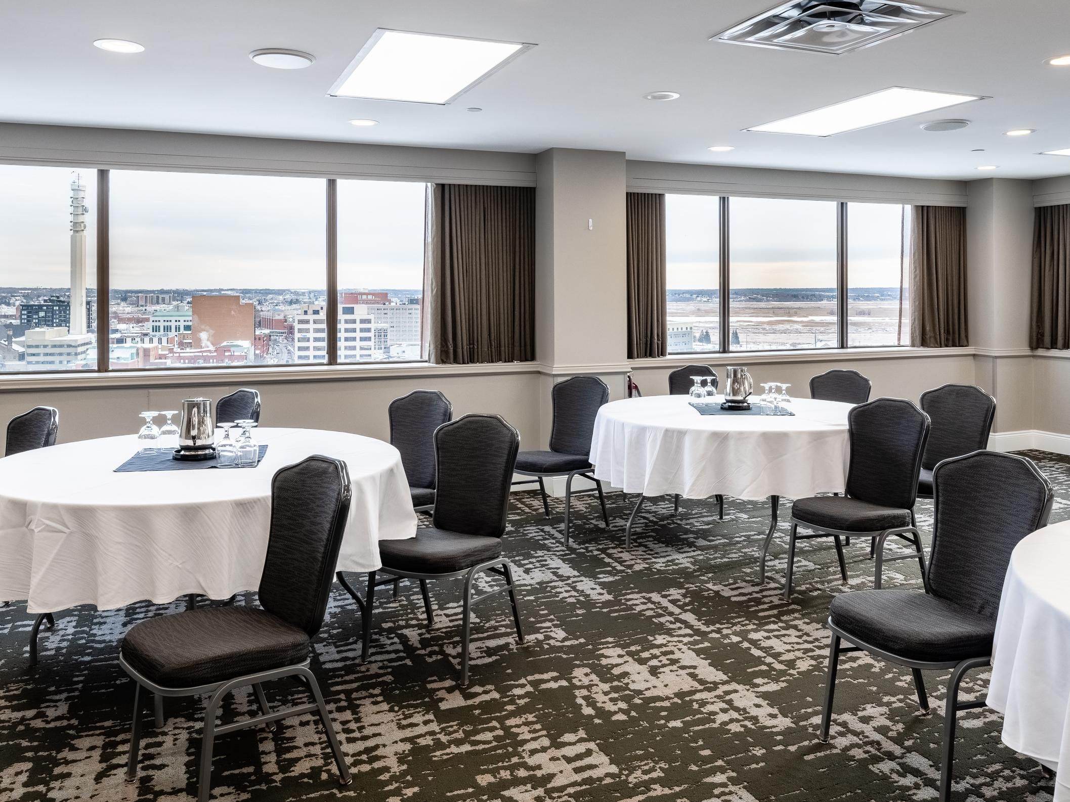 Elevate your next meeting at Crowne Plaza Moncton, where modern spaces blend with exceptional cuisine. From early morning brainstorming sessions to power lunches and elegant dinner conferences, we’ll help you create memorable experiences that leave a lasting impression. Whatever your agenda, we have everything you need to ensure its success!