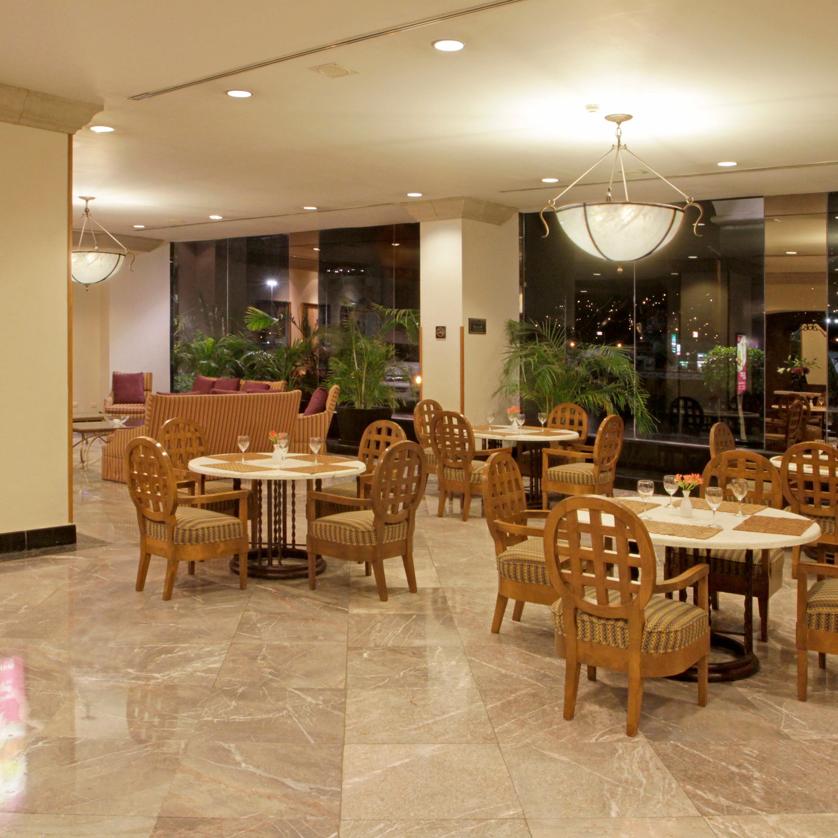 Welcome to the Crowne Plaza Monterrey hotel lobby with free Wi-Fi.