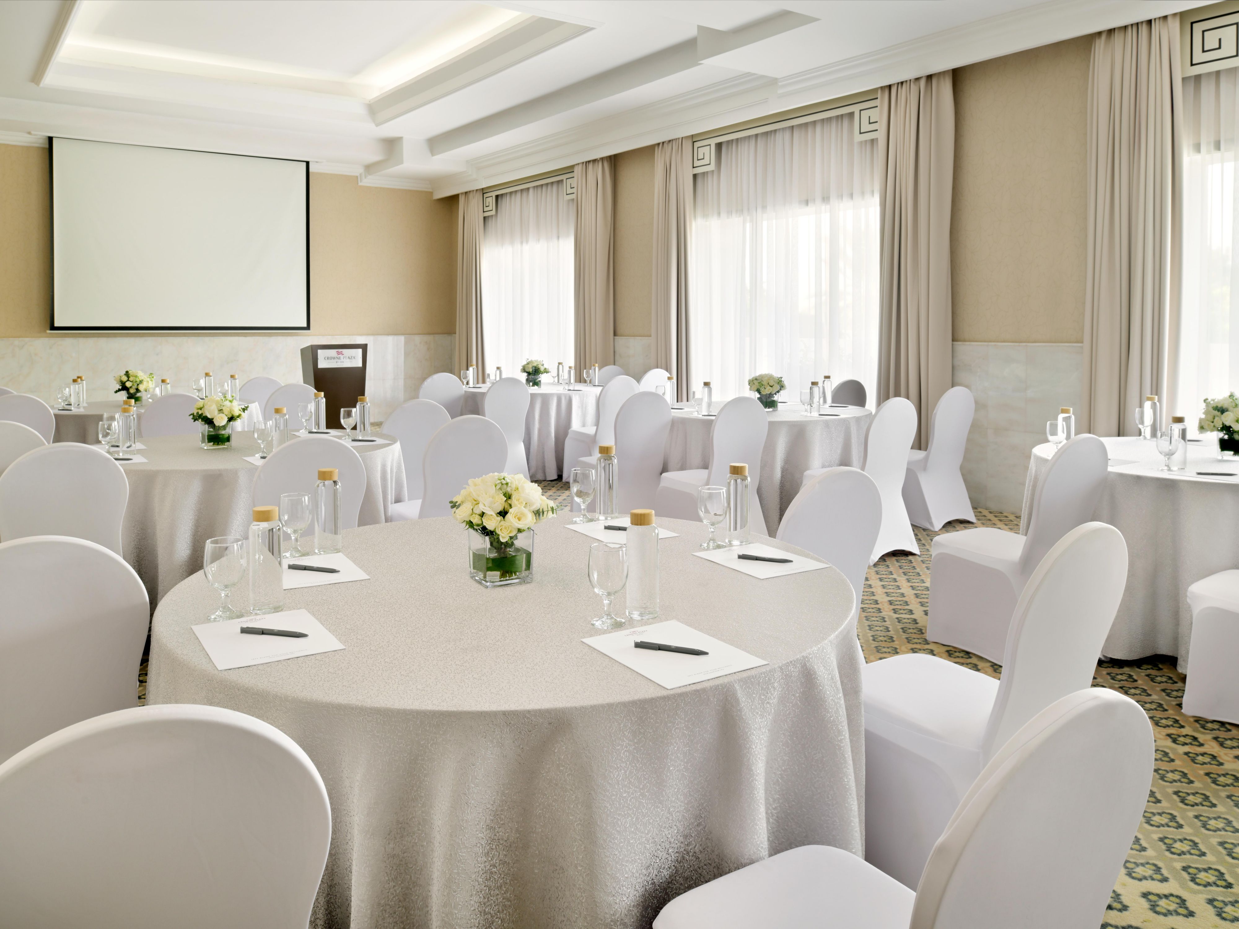 Al Maha – a sunlit space for banquets and conferences.