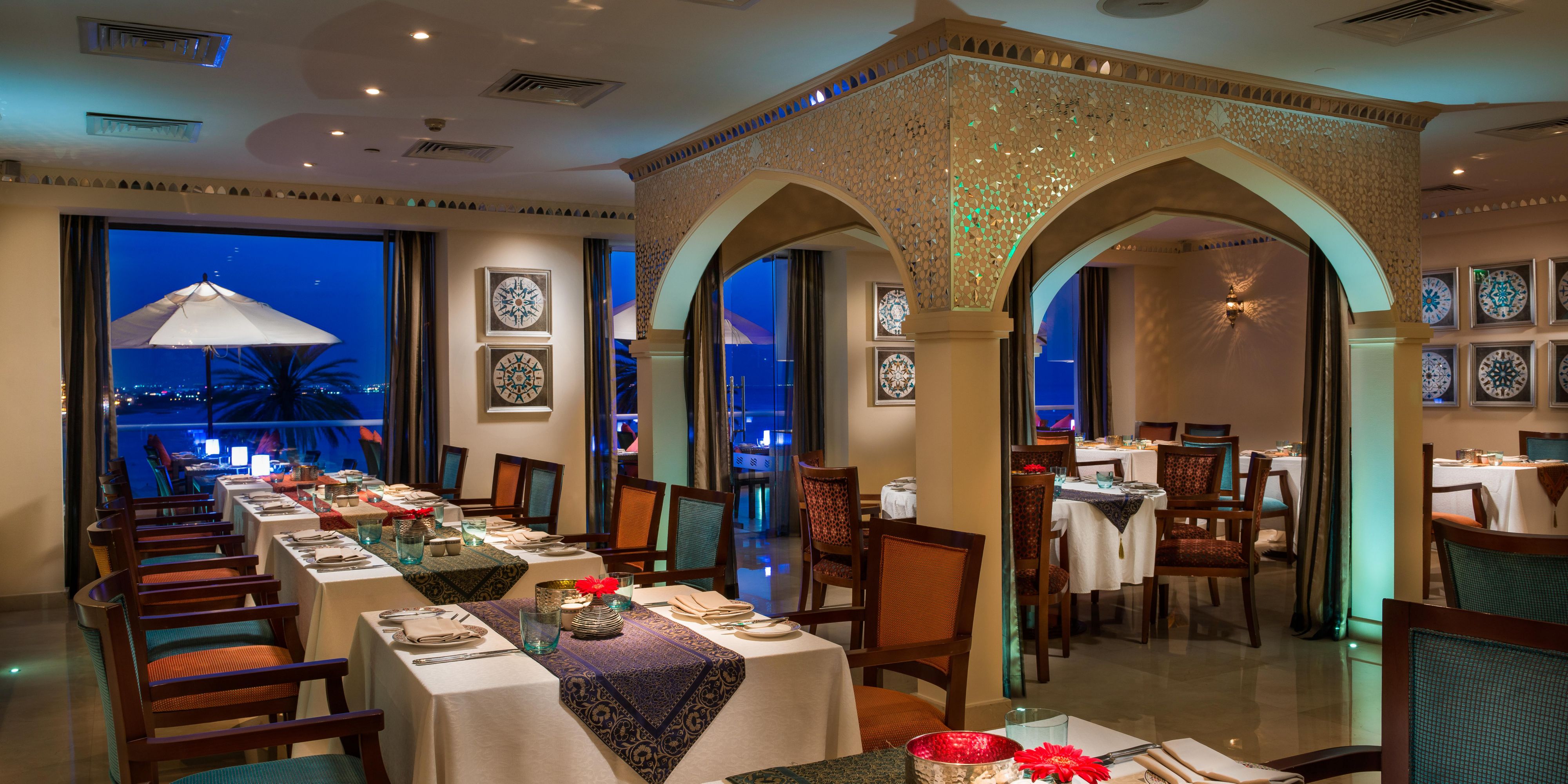 Restaurants Near Muscat - Crowne Plaza