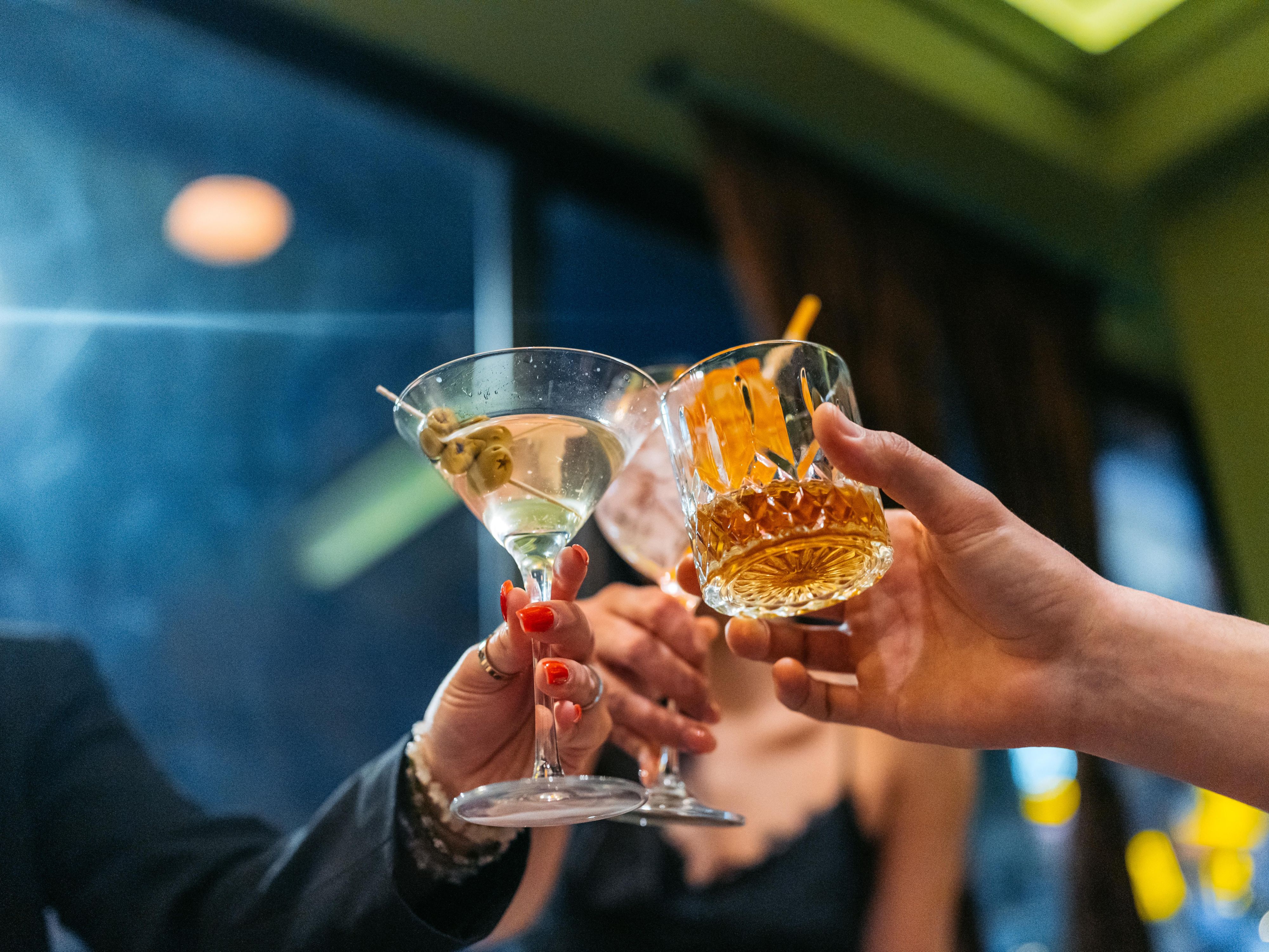 guests cheersing with cocktails