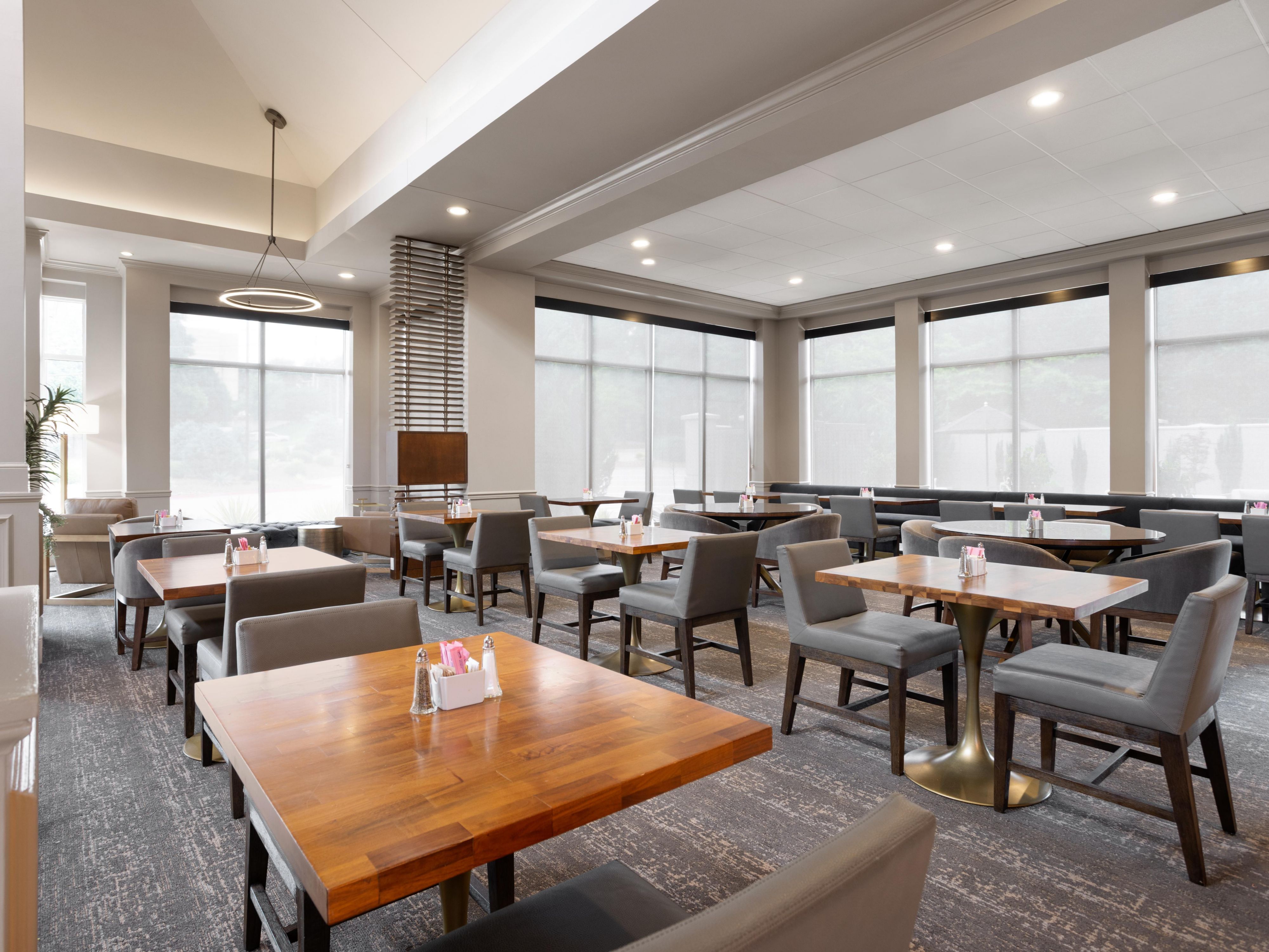 Savor classic American fare with a modern twist at Layover Lounge, our stylish onsite restaurant and bar. Begin your day with an array of satisfying breakfast options served from 6:00 AM to 10:00 AM. In the evening, unwind with a curated selection of dinner offerings and handcrafted cocktails, available from 5:00 PM to 10:00 PM.