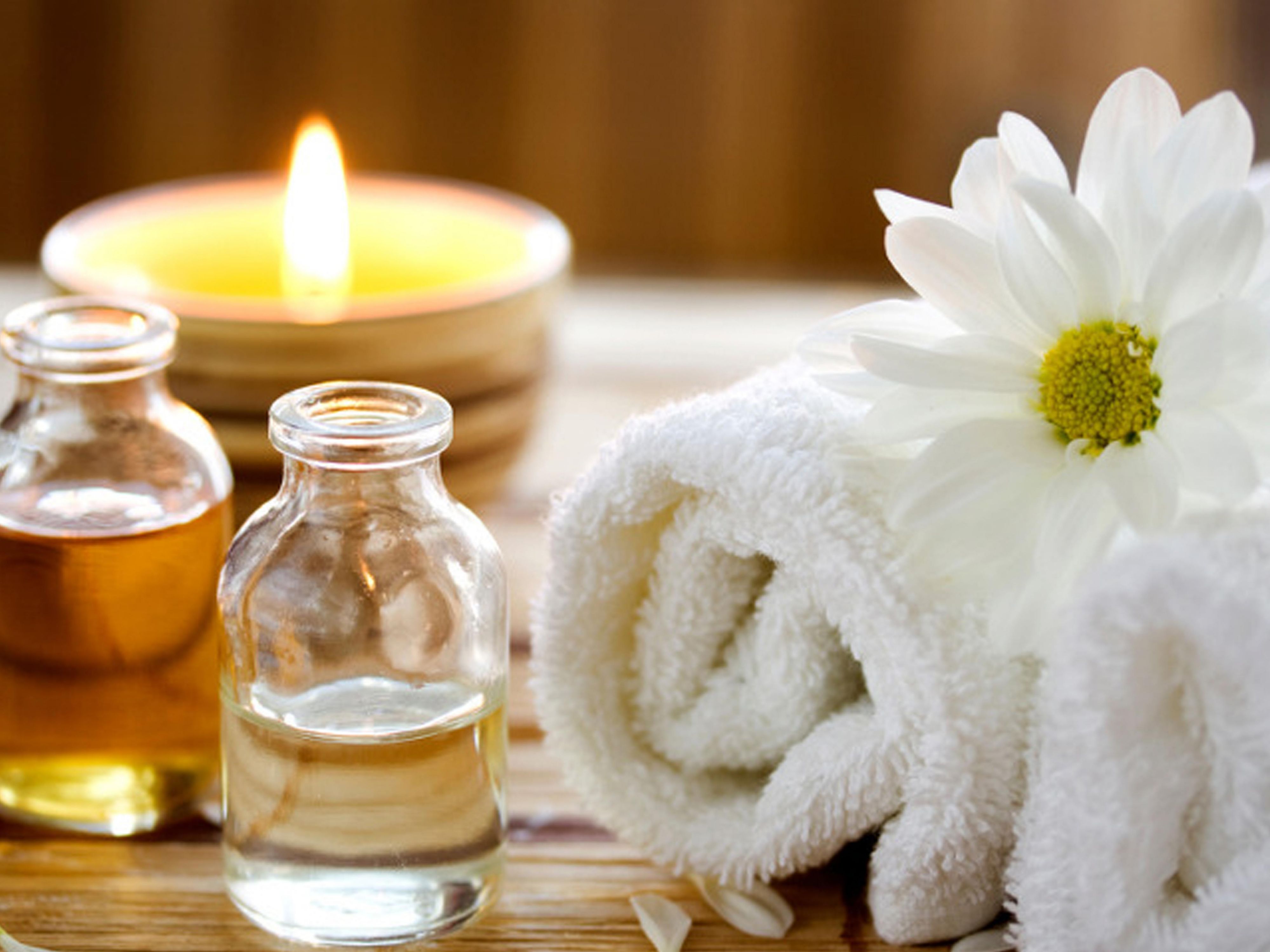 Helping guests relive their inner peace, Spa & Salon is built on the concept of Five Senses- Sight, Hearing, Touch, Smell and Taste. As you enter Spa & Salon, aromatic scents and intimate atmosphere welcomes you to offer modern exposure in terms of service, style, and well-being. Totally relaxing the mind and soothing the senses.