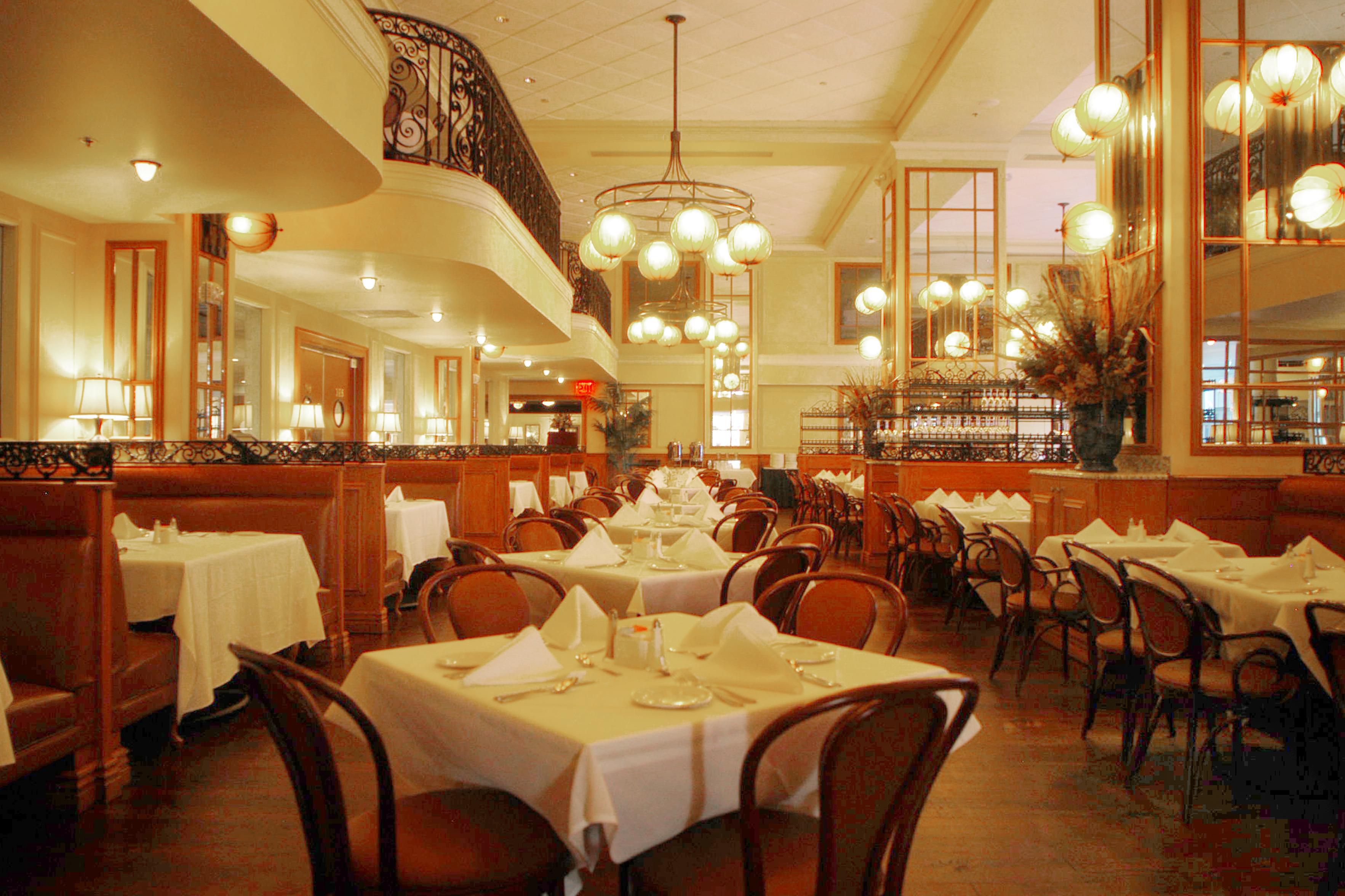 Astor Crowne Plaza - Brennan&#39;s Bourbon House Restaurant