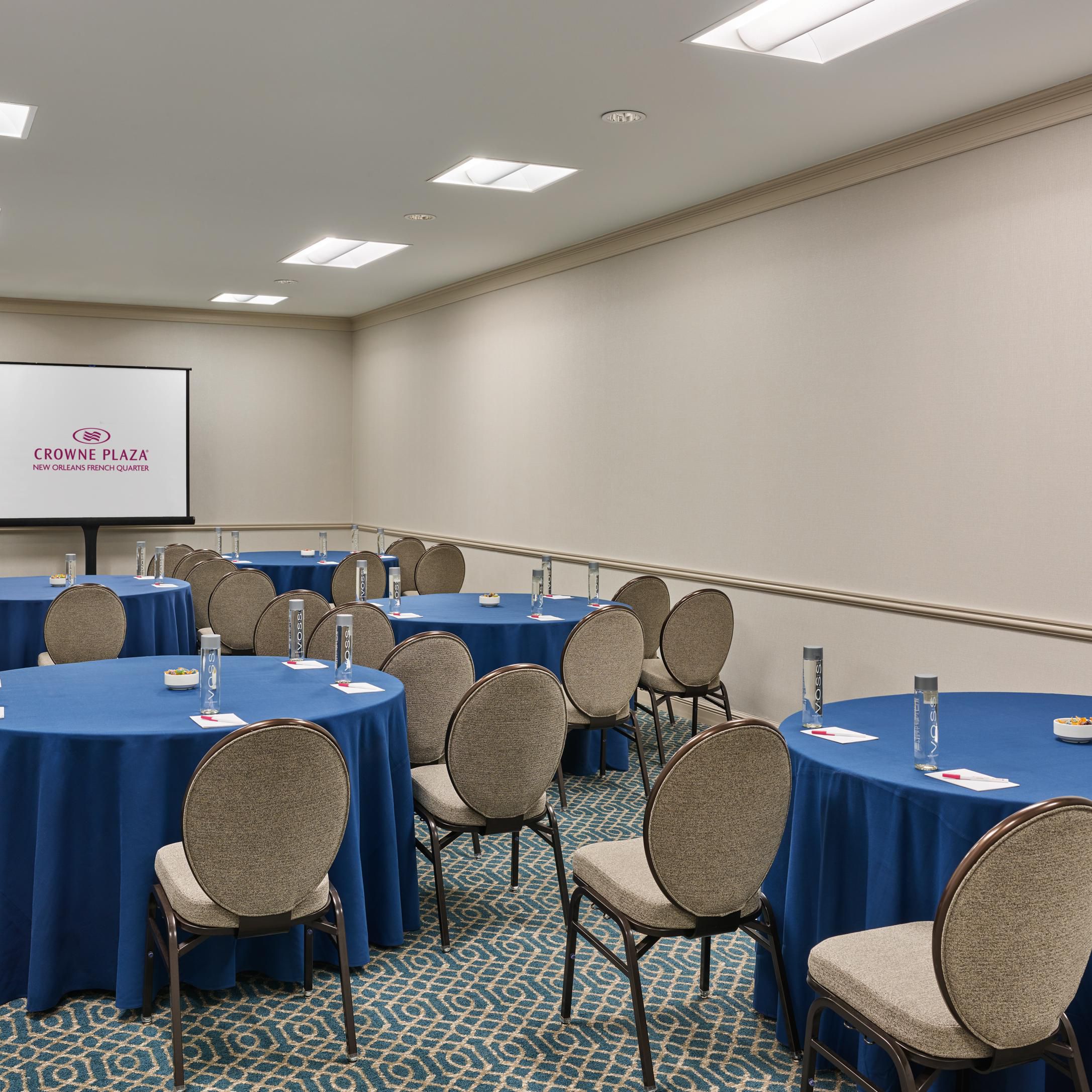 Bourbon offers 810 square feet of space for your meeting or event.