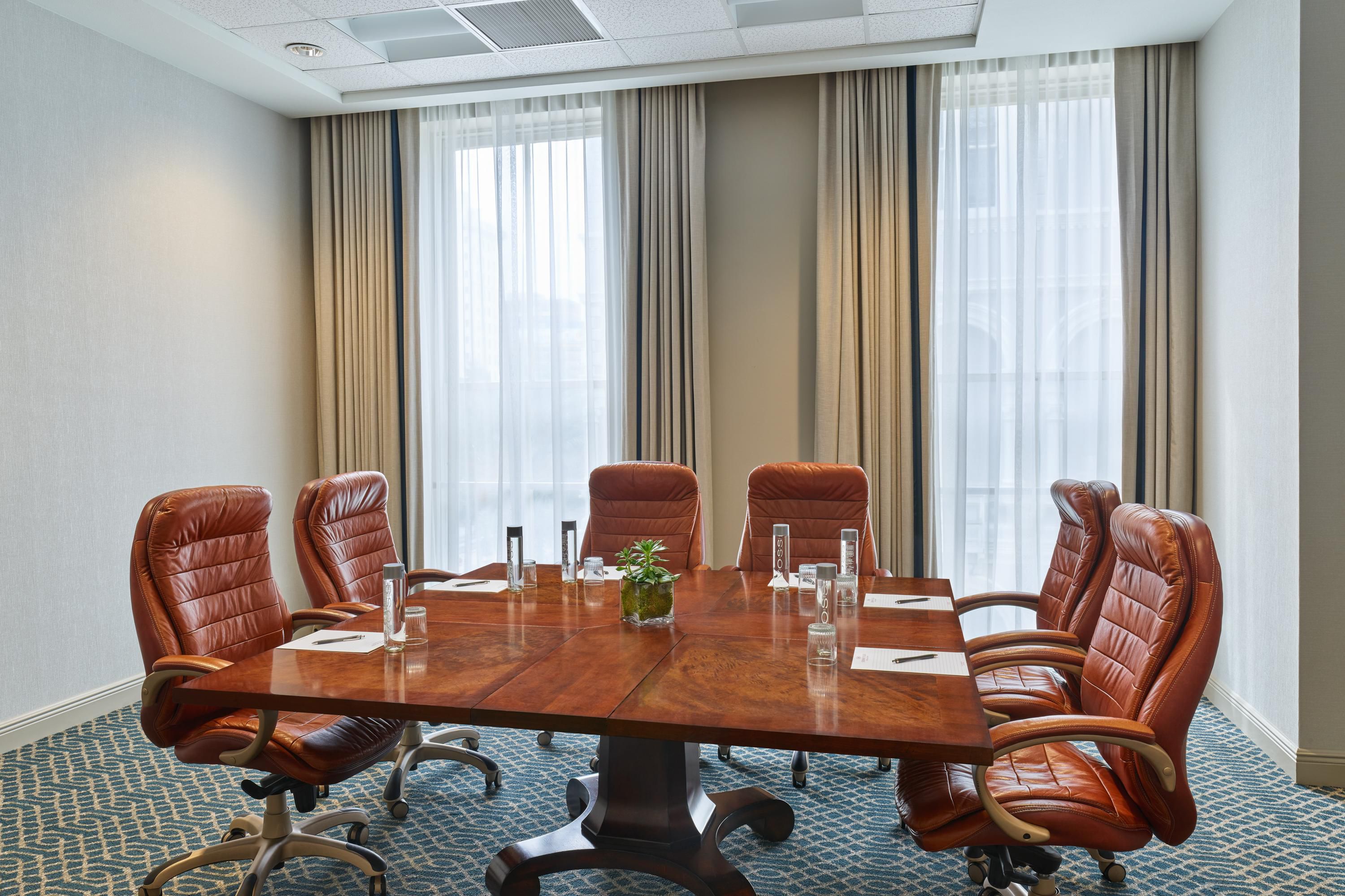 Conti Boardroom is ideal for your meeting for up to 10 attendees.