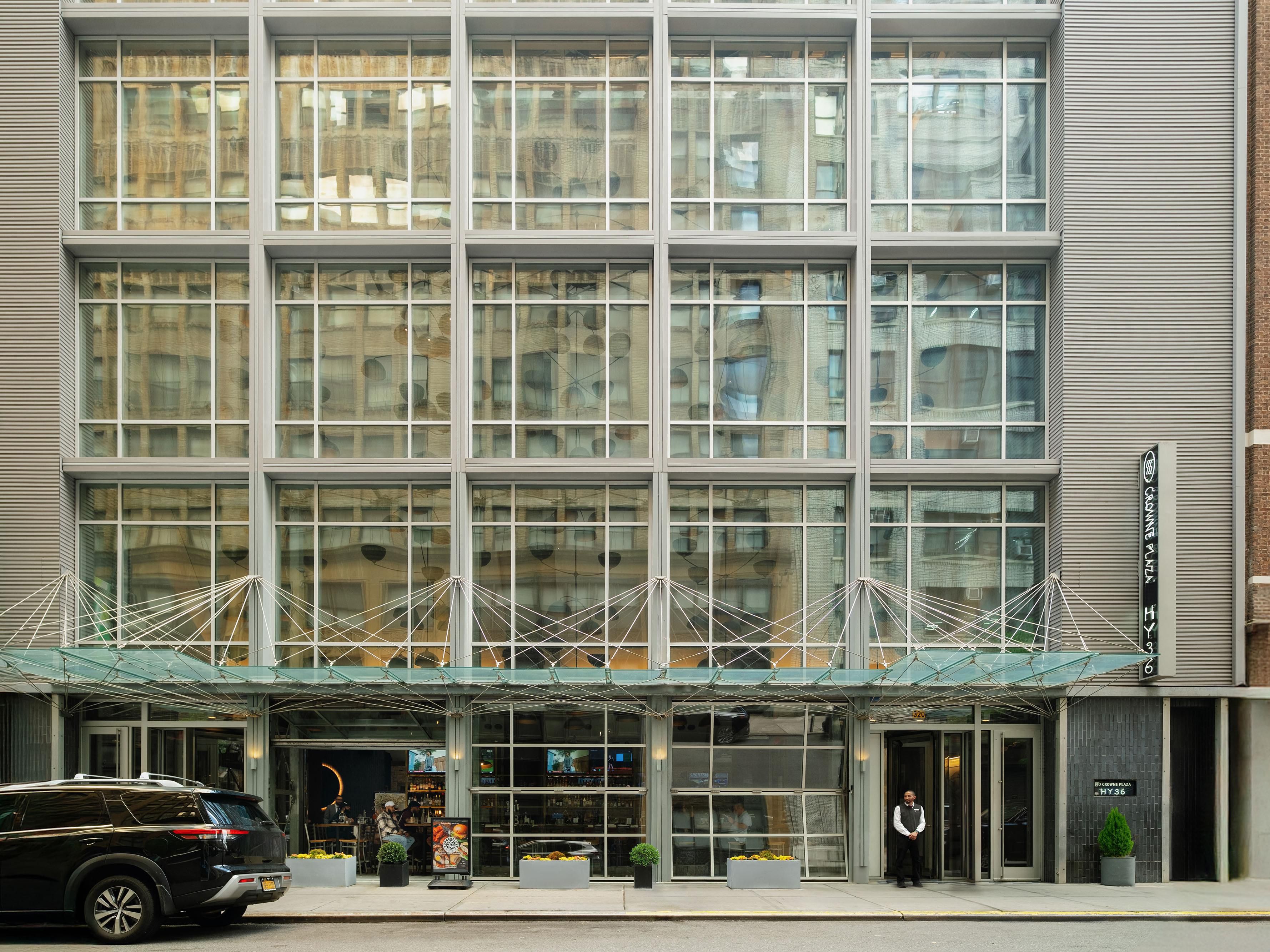 A warm welcome to NYC. A convenient base for exploring Manhattan.