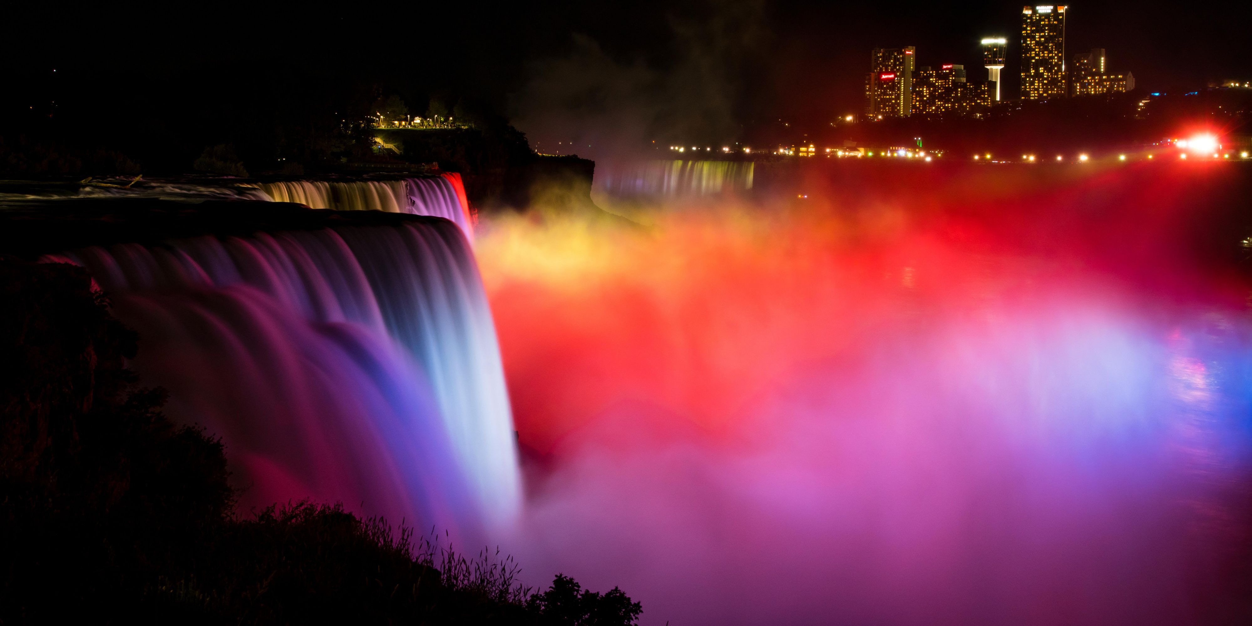 Watch Niagara Falls light up the night with a stunning display of color! Just moments from Crowne Plaza, this breathtaking sight is a must-see during your stay. Don’t miss the beauty of the falls after dark! 