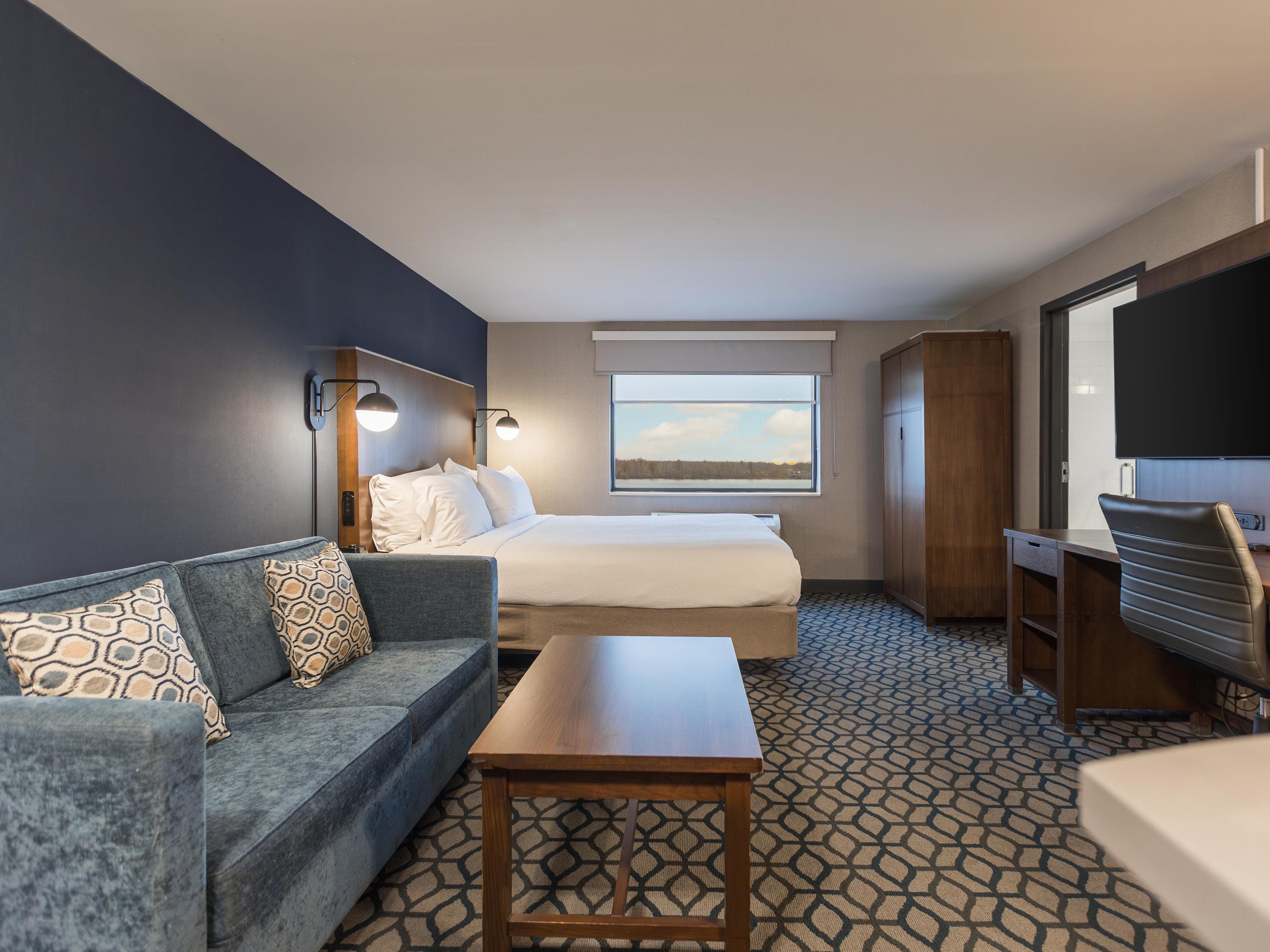 King bed suite with Riverview 