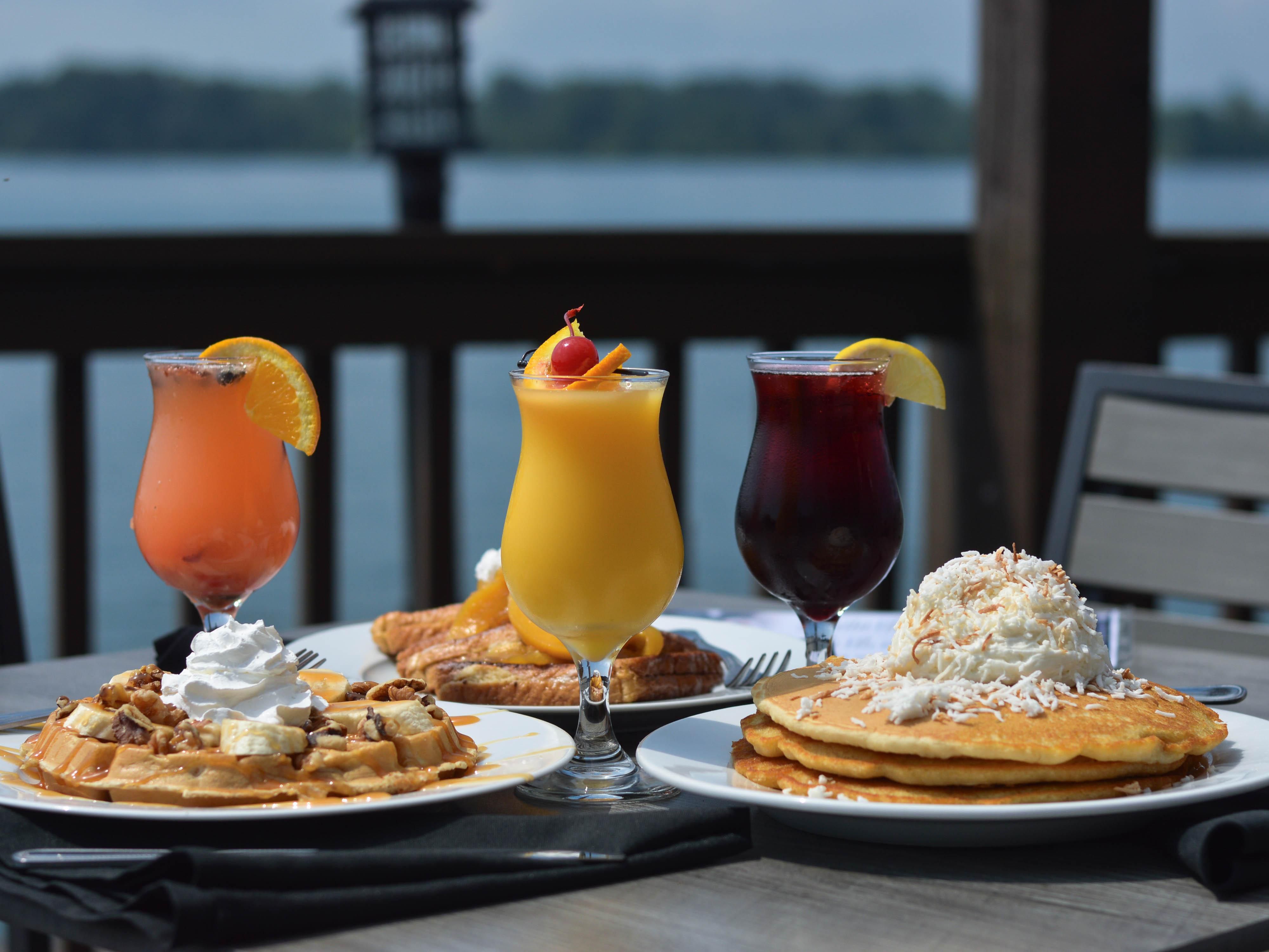 Sunday Brunch with riverfront views? Yes, please. Dig into dishes like Crab Cake Benedict and Banana Bread Waffles—plus cocktails made for lingering. Served Sundays from 10 AM–2 PM at Bella Vista.