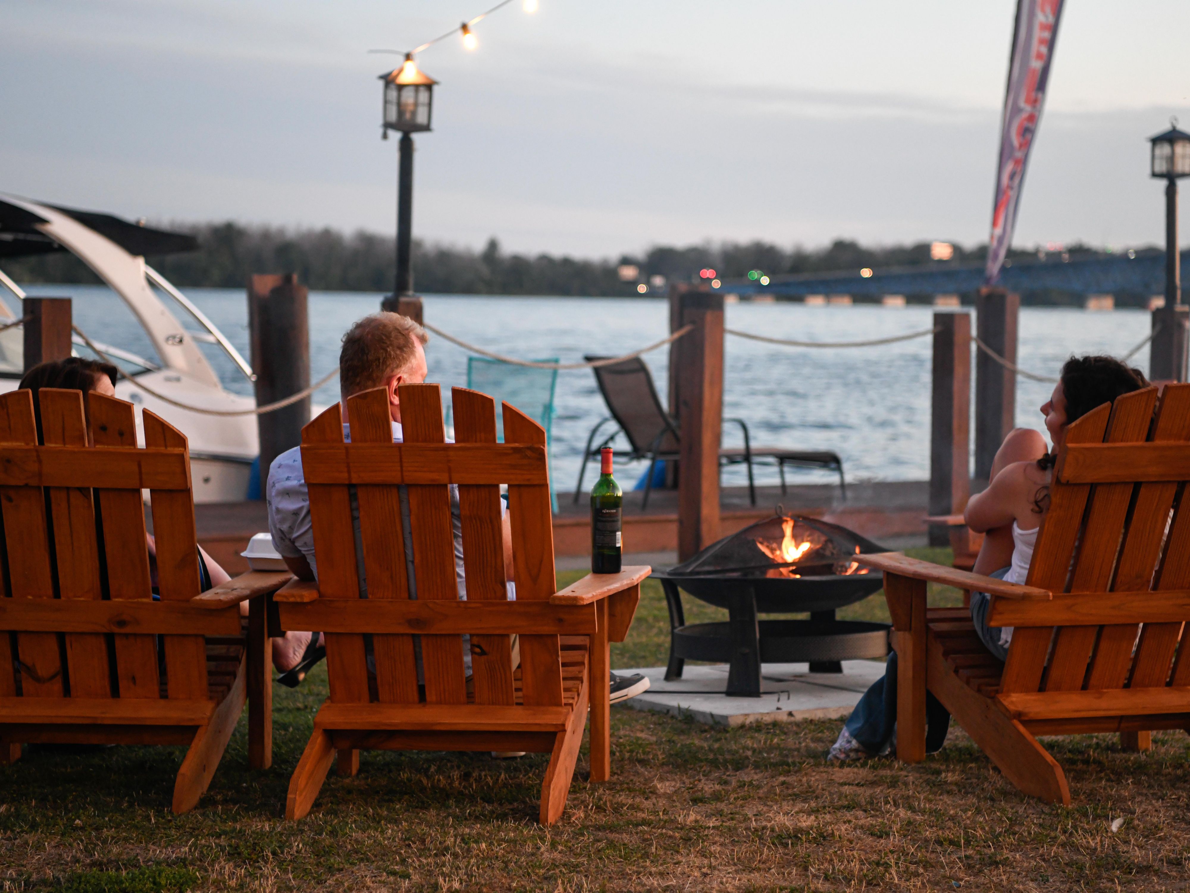 Couple at the outdoor patio on the Niagara River 