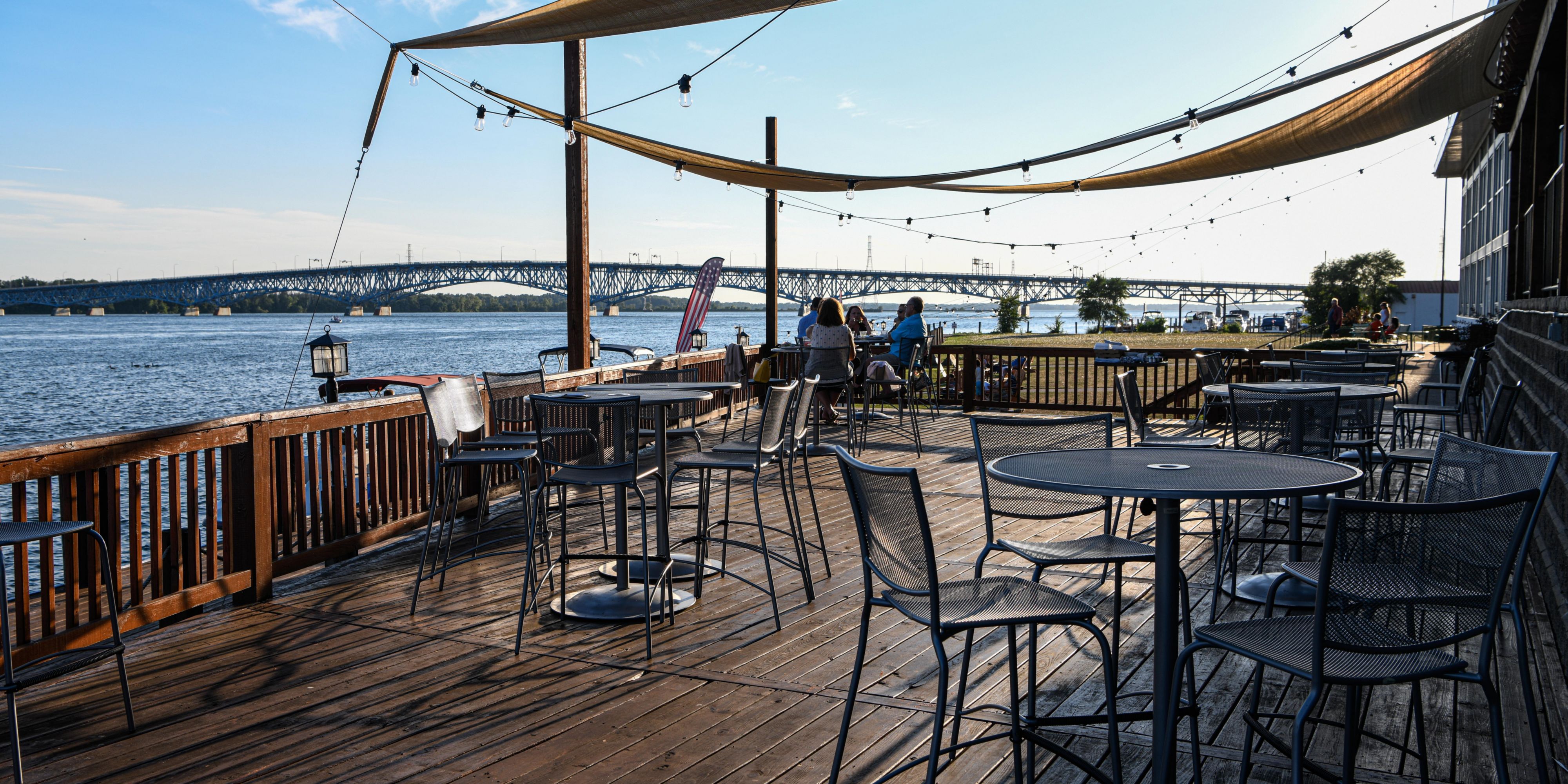 Crowne Plaza Niagara Falls NY – Riverside Dining Options