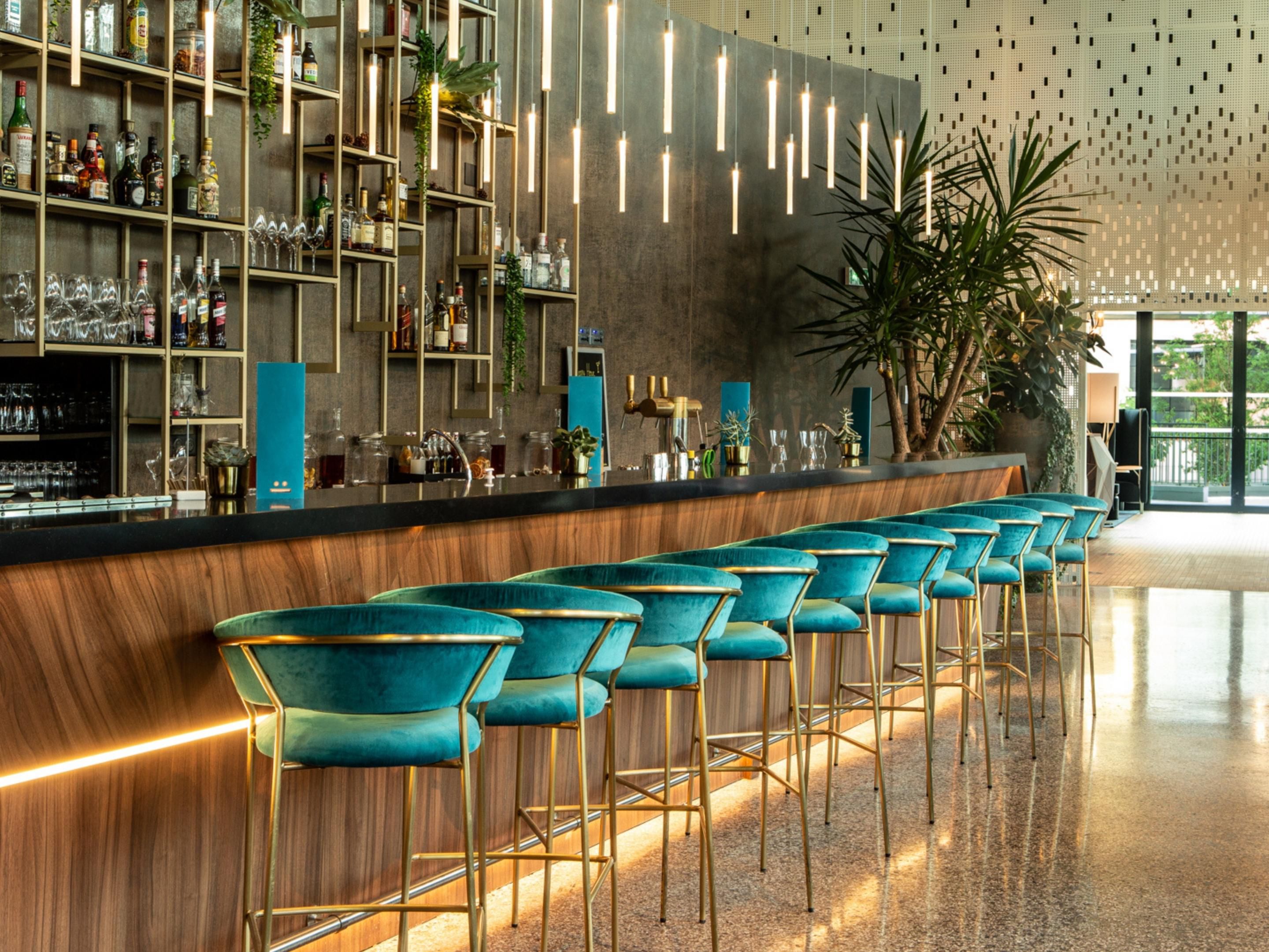 Open for lunch and dinner, it's a cocoon of warmth and hospitality. Modern, creative cuisine in a neat, relaxed atmosphere. Bistro-chic cuisine, simple and tasty, using fresh produce rich in colour and flavour. Attractive, affordable wine list.
