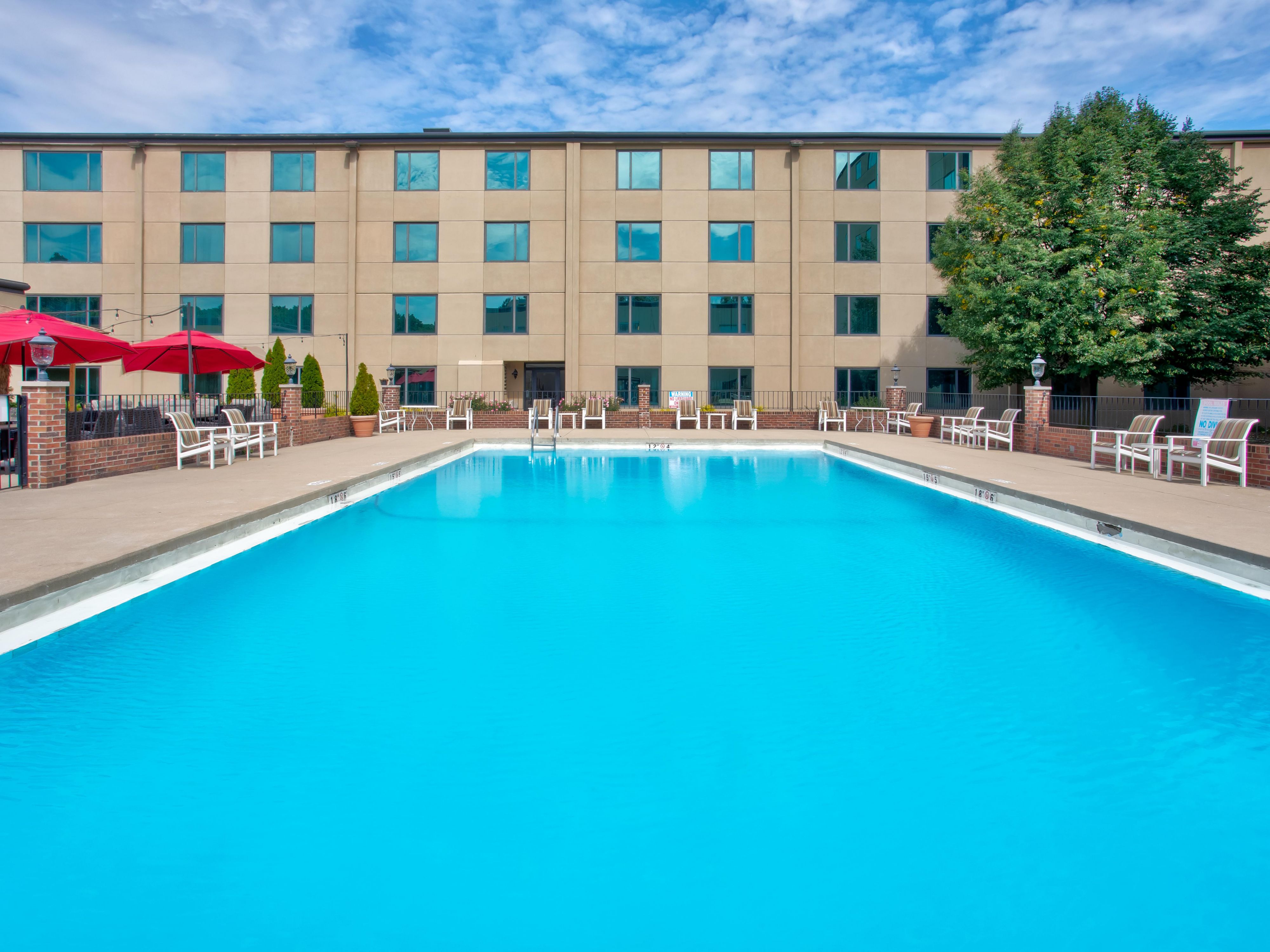 Dive into fun at Crowne Plaza Chicago-Northbrook's outdoor pool area, complete with a lively tiki bar. Open from Memorial Day weekend until mid-October, this Chicago oasis is a hub of excitement and relaxation. Lounge by the fire pit, sip on tropical drinks from the tiki bar, and soak up the sun in style.