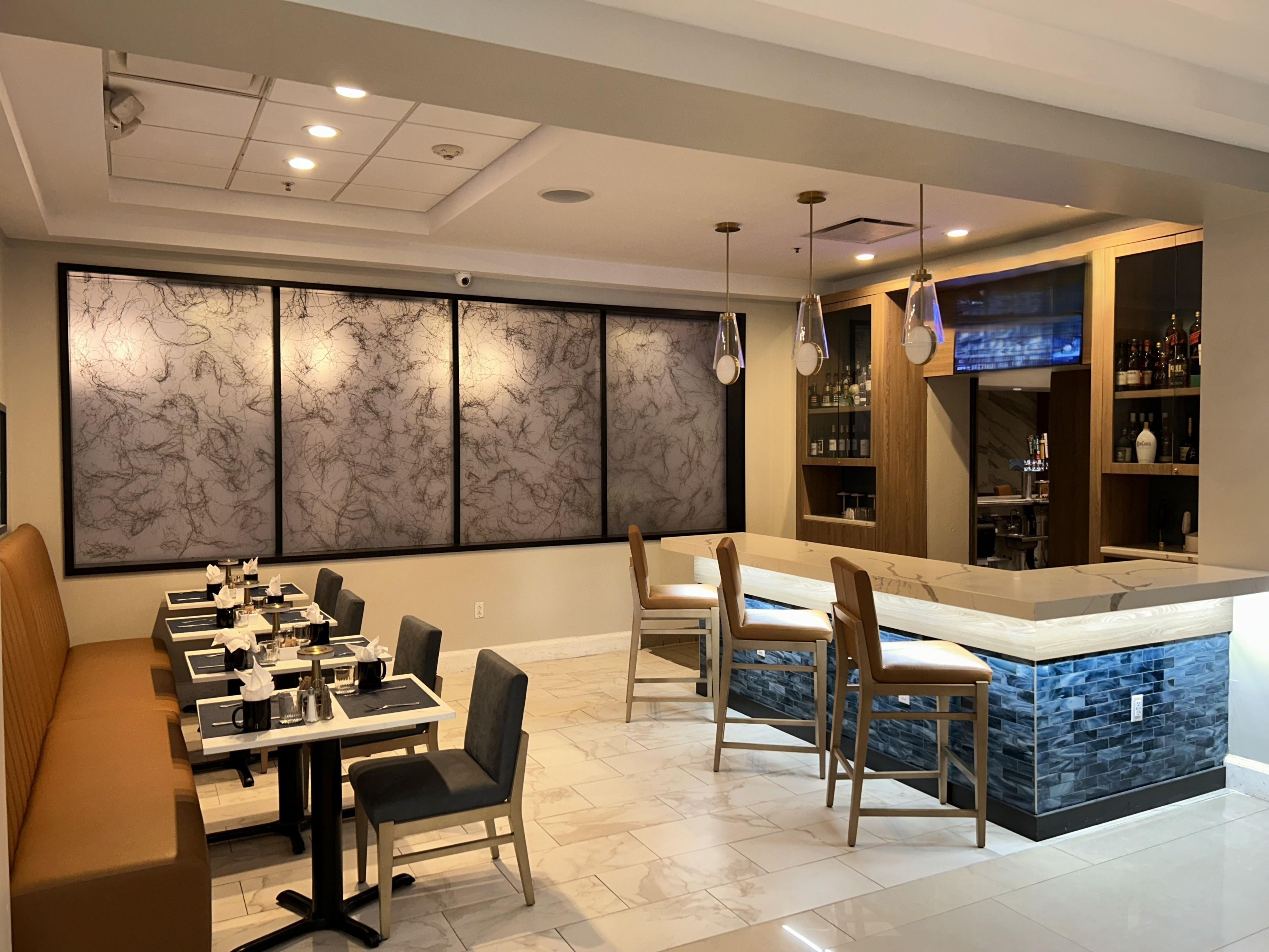 Savor classic American cuisine at Bite Bistro & Wine Bar, located just off the lobby. Open daily, enjoy our chef curated menu featuring light bites, entrees, a wine selection and crafted cocktails. Grab-and-go options in the 24-hour Marketplace, a morning buffet, and room service add flexibility to your dining experience.