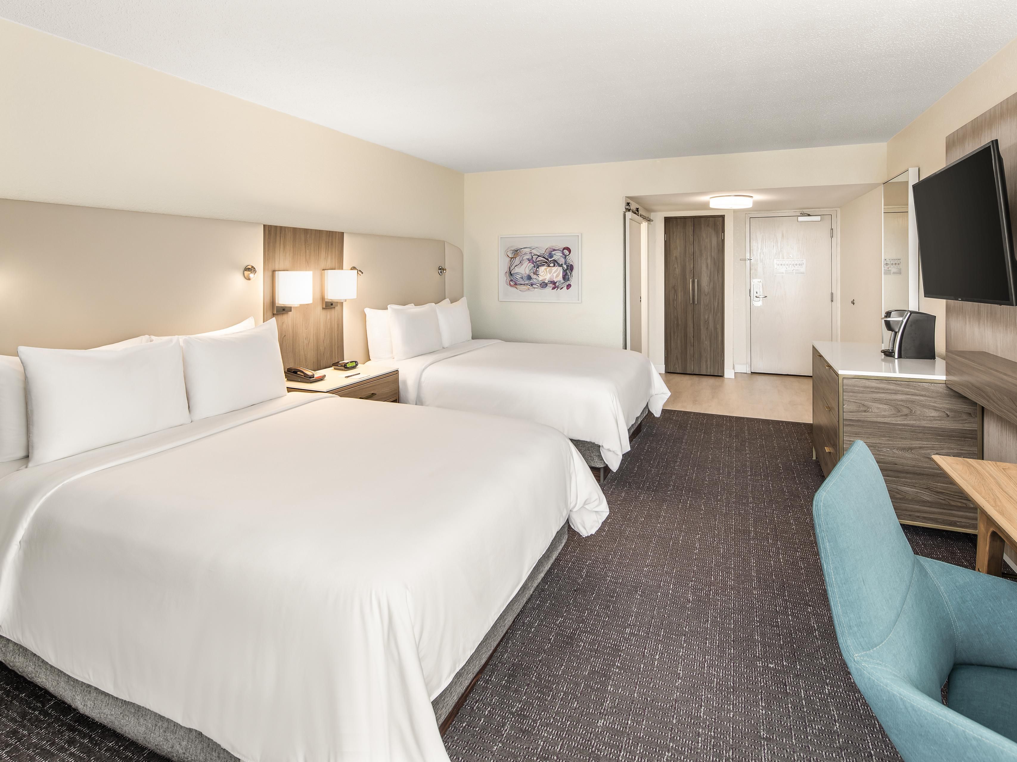 Ease between work and relaxation in our modern and stylish guest rooms with an artful balance of aesthetics and comfort. Our standard rooms feature plush bedding with a cocooning headboard, a dynamic sofa nook, and an expansive workstation where you can relax, recharge, and stay productive. 