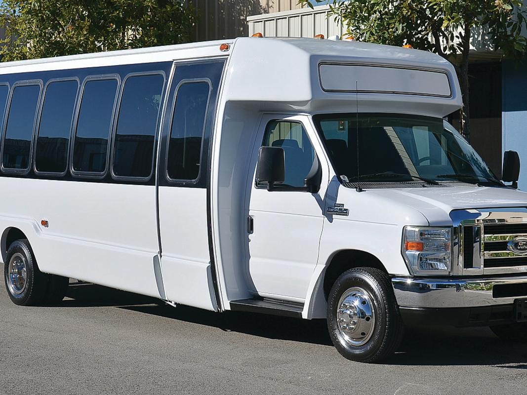 Experience stress-free travel at our Lake Buena Vista hotel with shuttle service to Orlando theme parks. Hop on board and discover the enchantment of the four Walt Disney World® theme parks and SeaWorld® Orlando. Your magical adventure begins here!