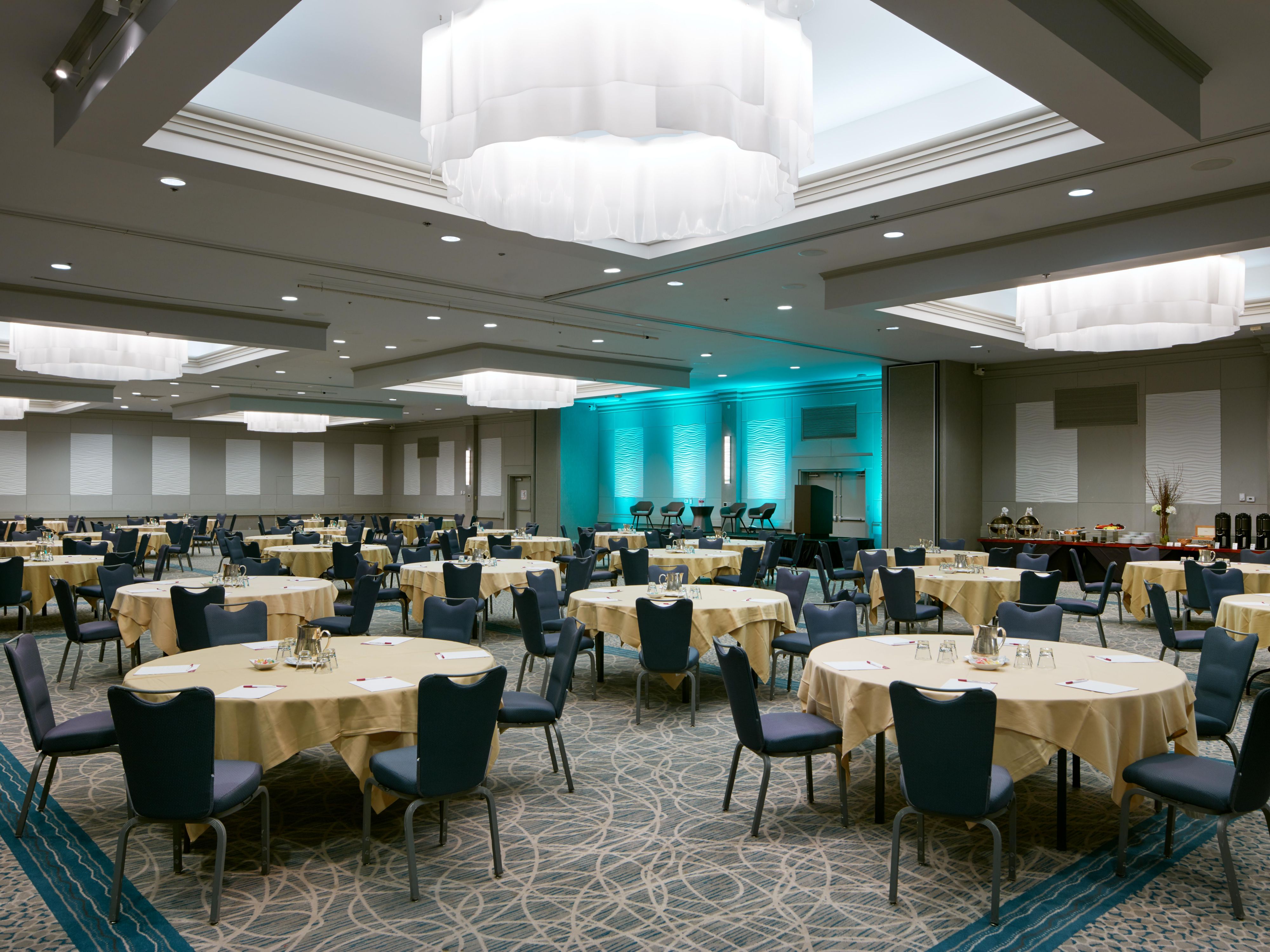 Offering 15 meeting and event spaces, plus three outdoor venues, we have the perfect venue for your next gathering. We offer spacious floor plans with the largest ballroom in Palo Alto, small locations for intimate gatherings, beautiful outdoor areas, professional safe staff, and creative food service.