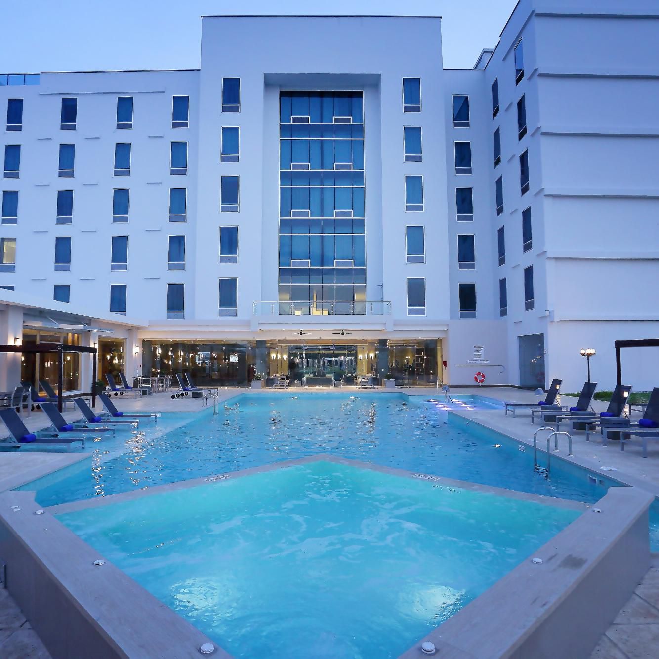 Swimming Pool at Airport Hotel Panama Crowne Plaza