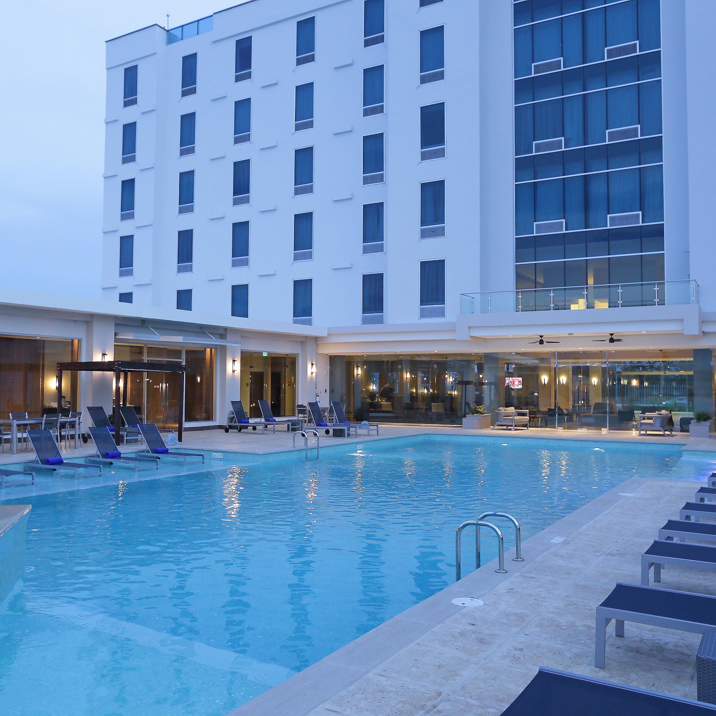 Hotelansicht Schwimbad, Hotel Crowne Plaza Panama Flughafen
