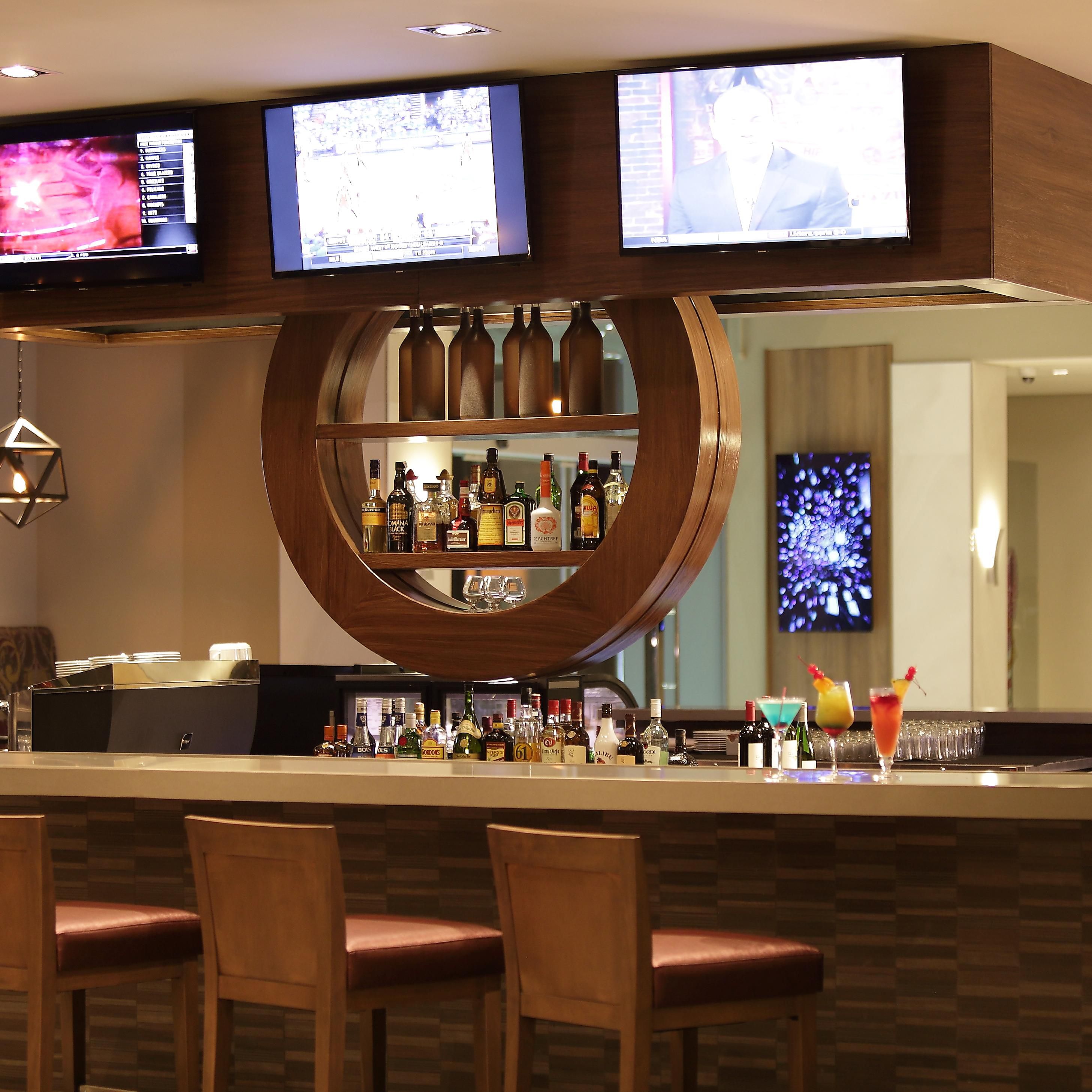 Lobby Bar at Panama Hotel Crowne Plaza Airport