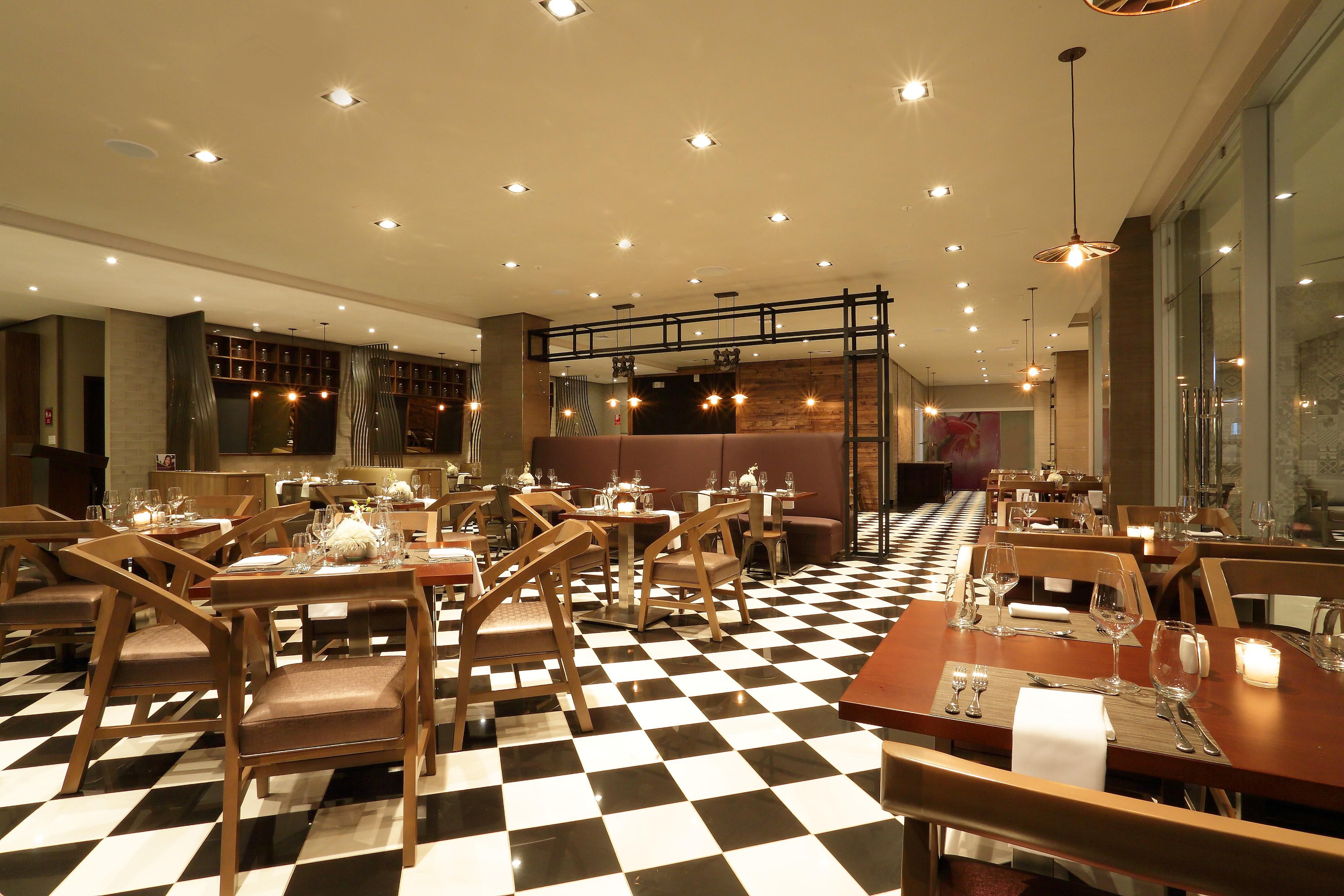 Restaurant at Airport Hotel Panama Crowne Plaza