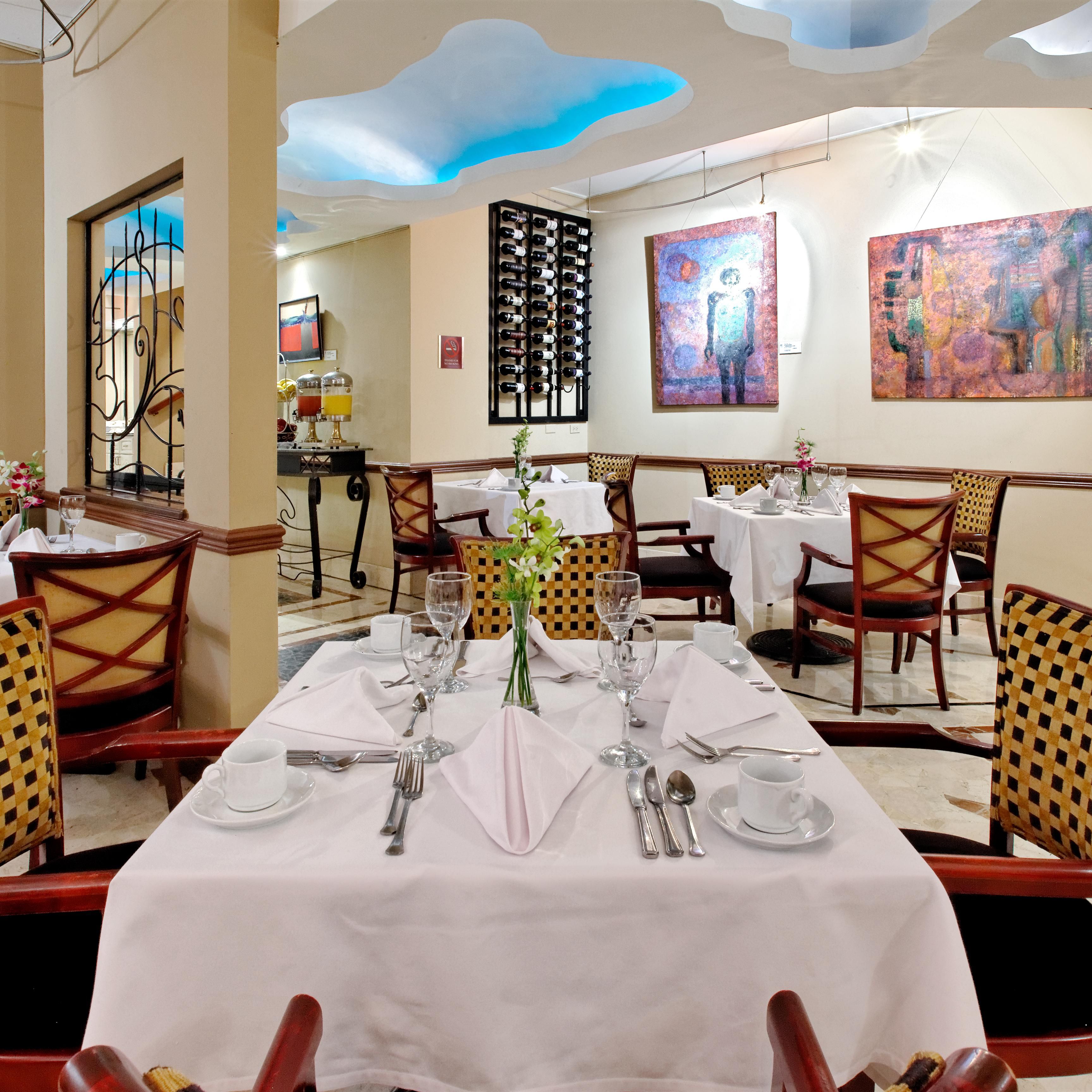 Restaurant La Galeria at the Crowne Plaza Panama Hotel